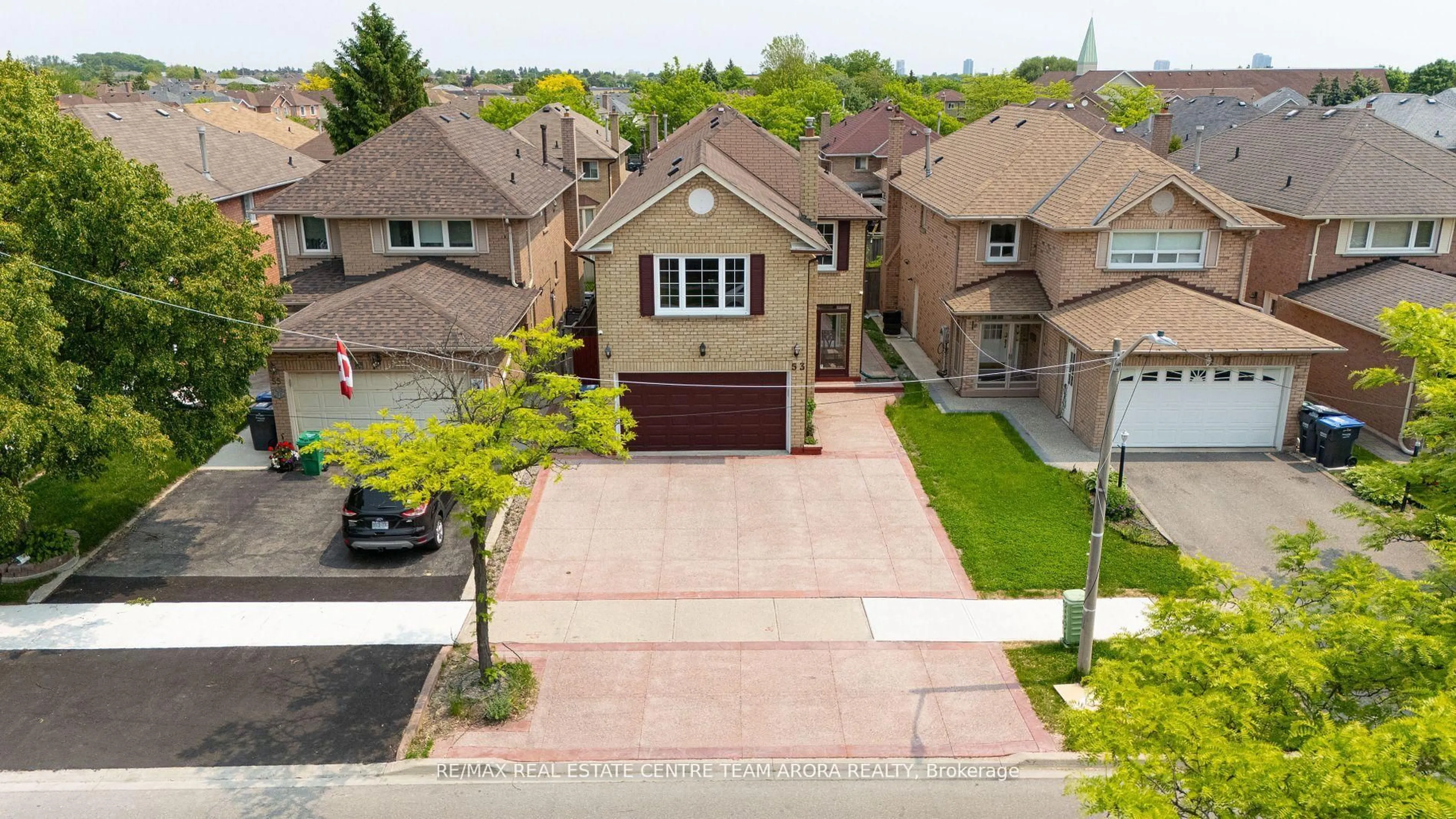 A pic from outside/outdoor area/front of a property/back of a property/a pic from drone, street for 53 Cheviot Cres, Brampton Ontario L6Z 4G8