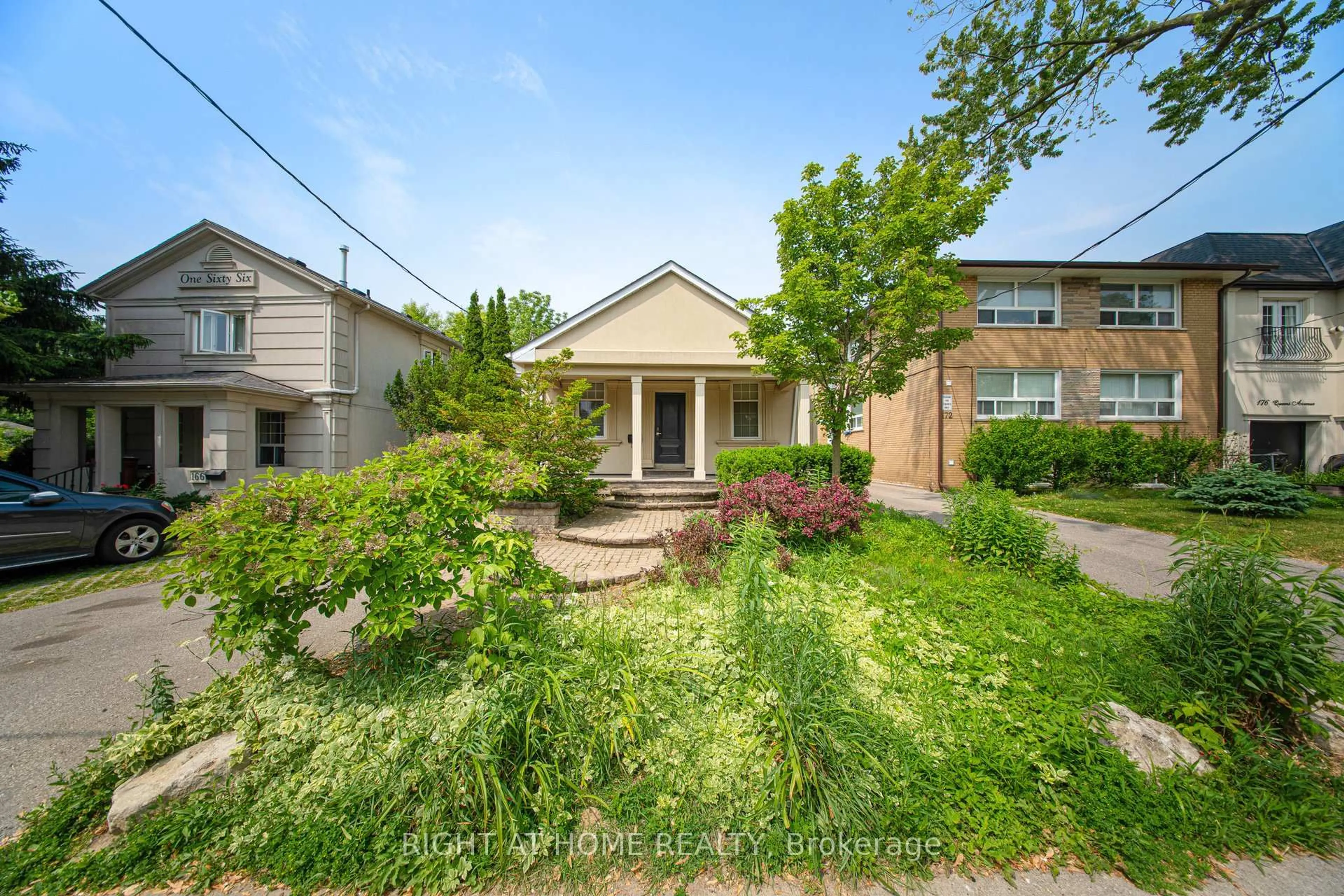 A pic from outside/outdoor area/front of a property/back of a property/a pic from drone, street for 170 Queens Ave, Toronto Ontario M8V 2N9
