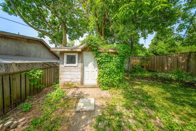 Primary image of 170 Queens Ave