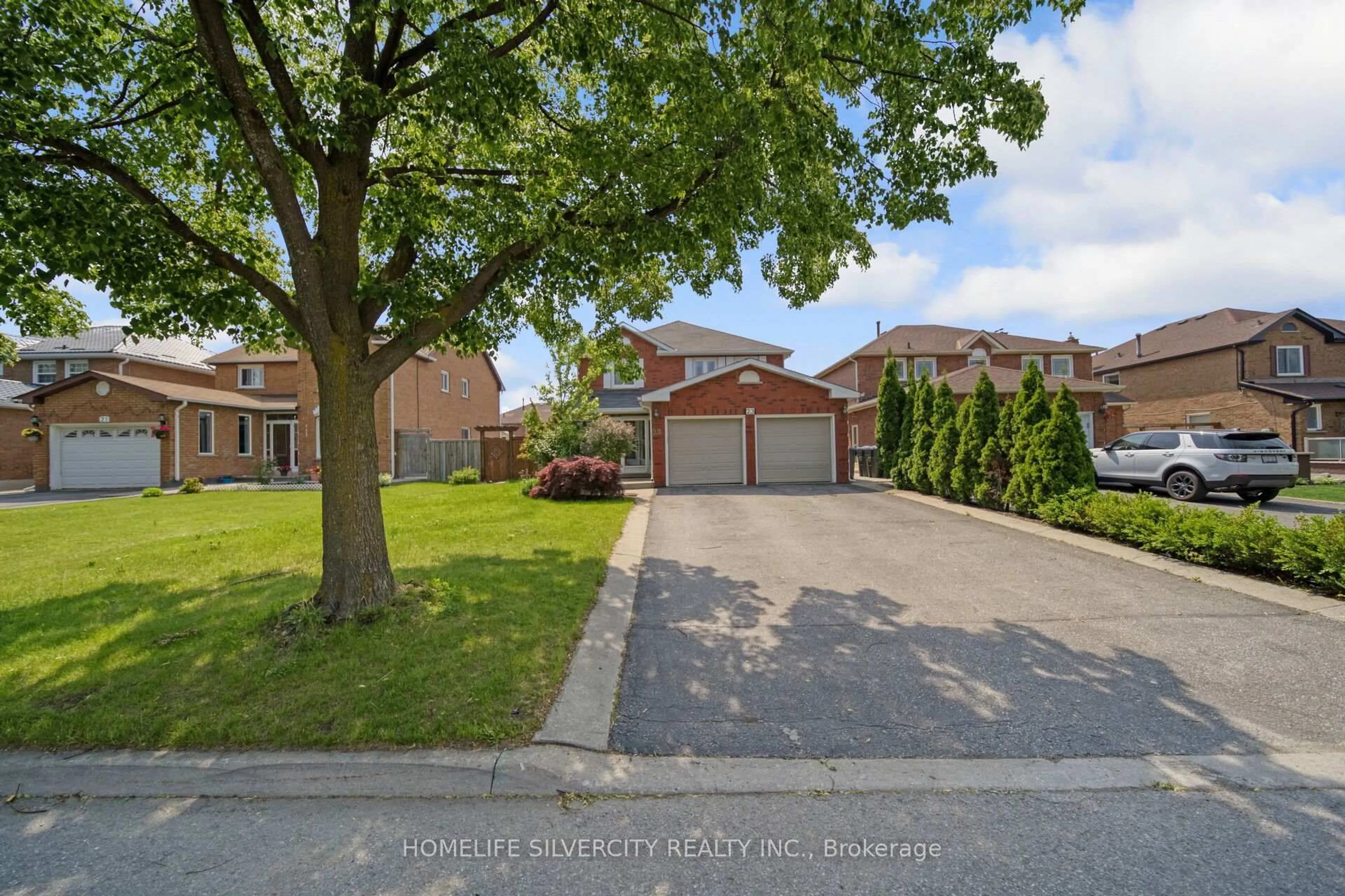A pic from outside/outdoor area/front of a property/back of a property/a pic from drone, street for 23 Millstone Dr, Brampton Ontario L6Y 4G2