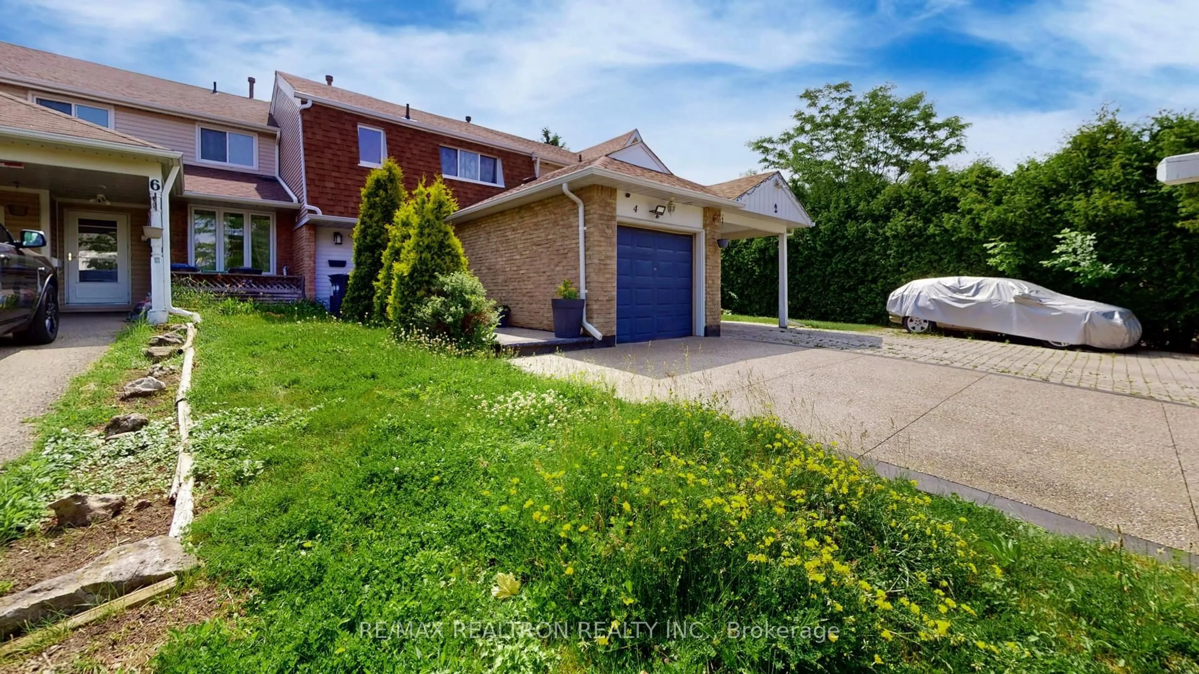 A pic from outside/outdoor area/front of a property/back of a property/a pic from drone, street for 4 Fanshawe Dr, Brampton Ontario L6Z 1A9