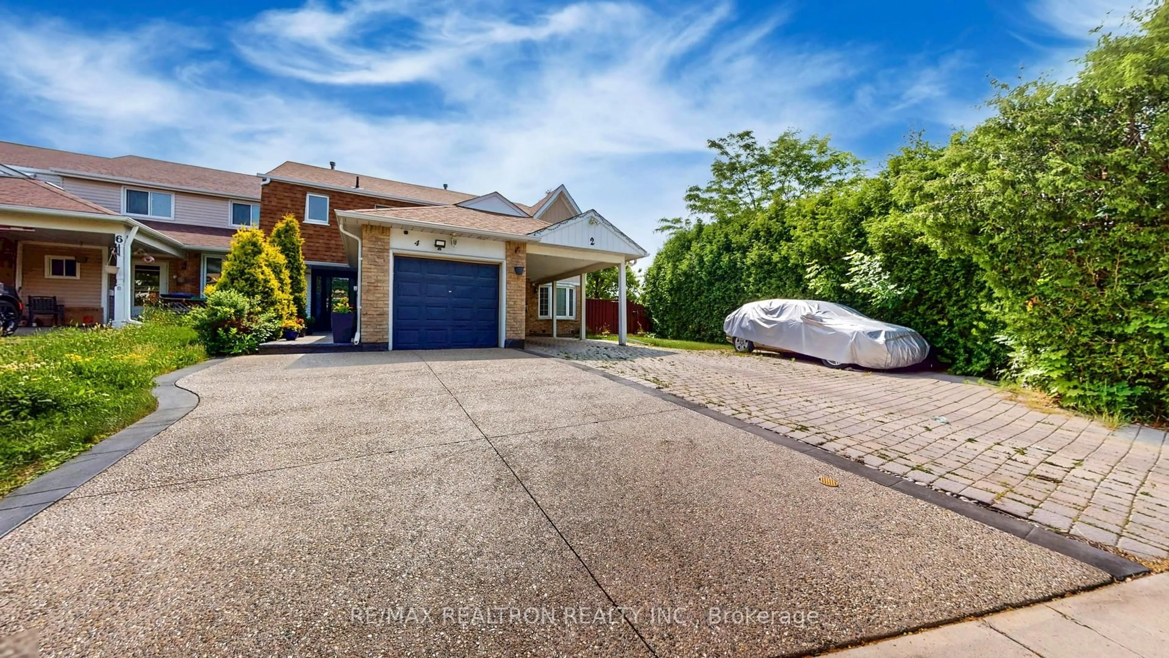 A pic from outside/outdoor area/front of a property/back of a property/a pic from drone, street for 4 Fanshawe Dr, Brampton Ontario L6Z 1A9
