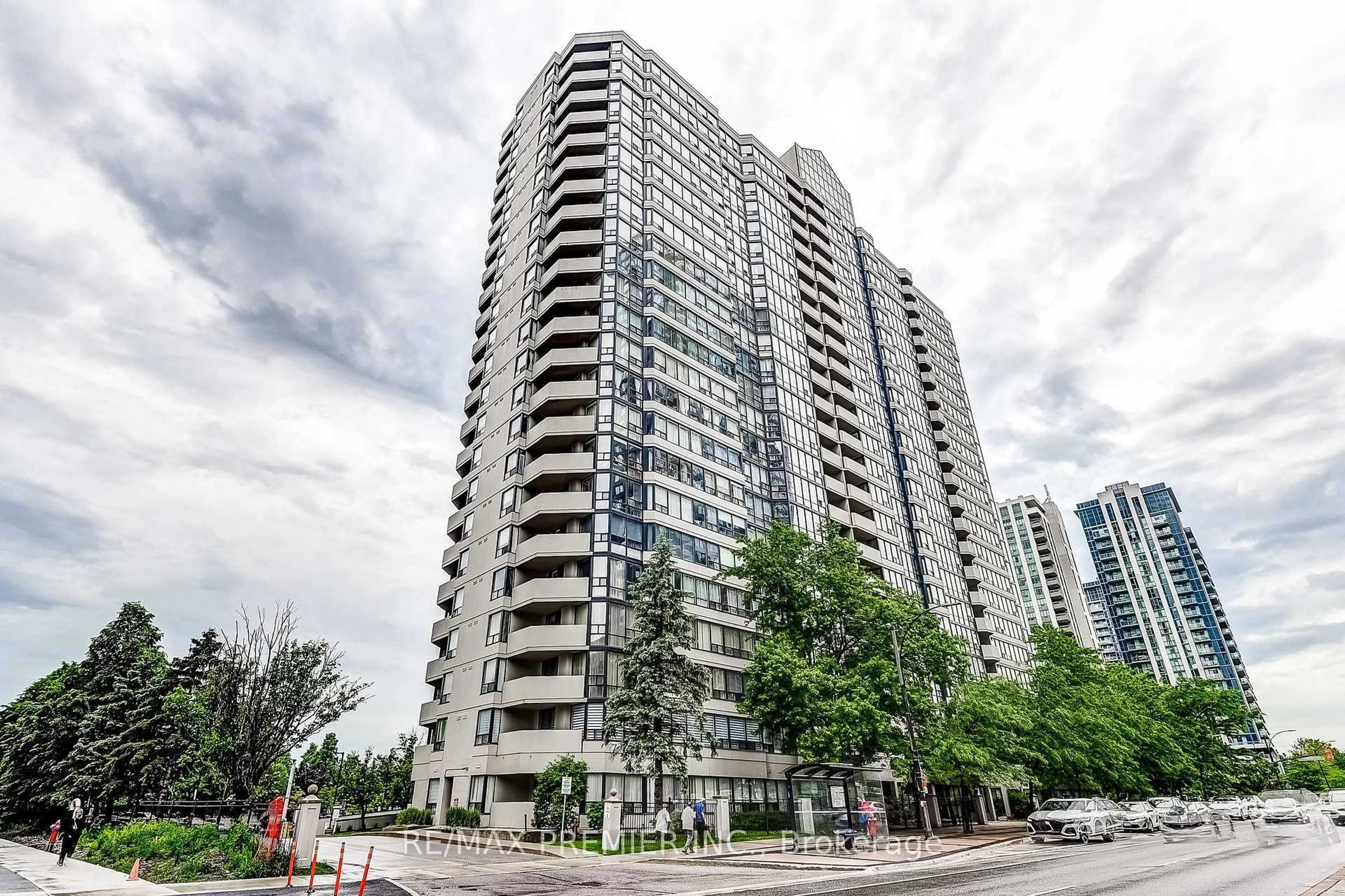 Patio, unknown for 330 Rathburn Rd #208, Mississauga Ontario L5B 3Y1