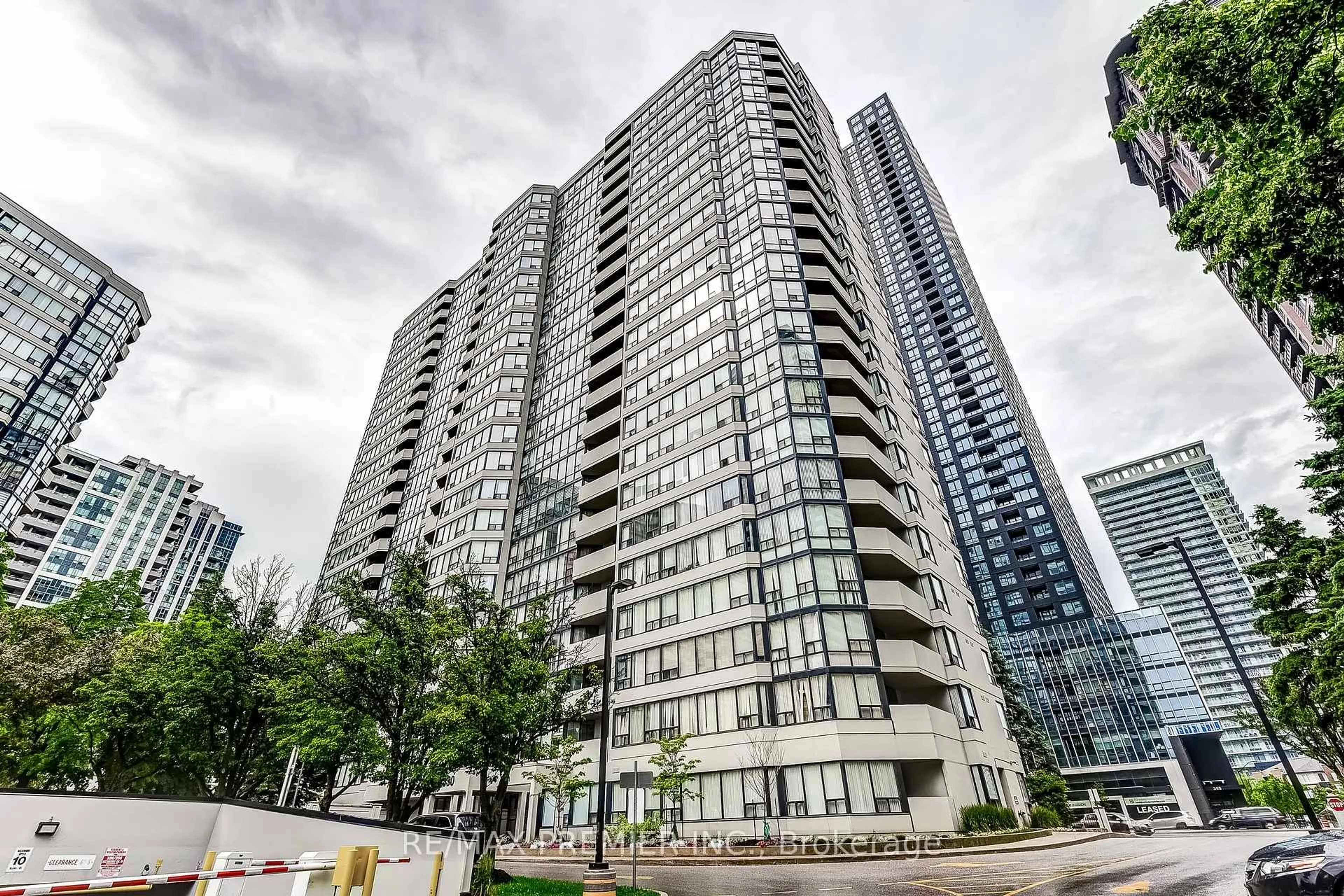 Unknown for 330 Rathburn Rd #208, Mississauga Ontario L5B 3Y1