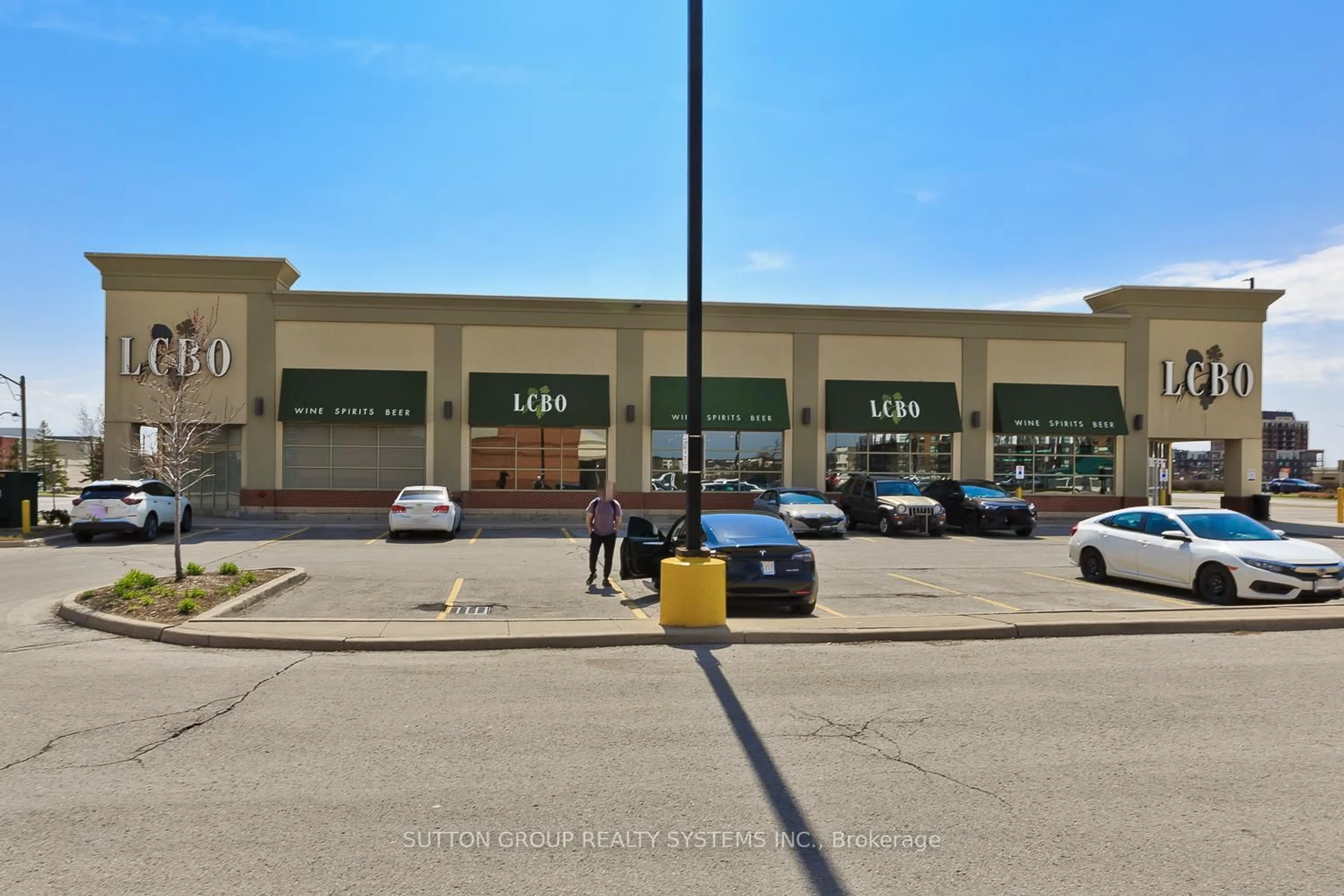Indoor foyer for 2481 Taunton Rd #1304, Oakville Ontario L6H 3R7