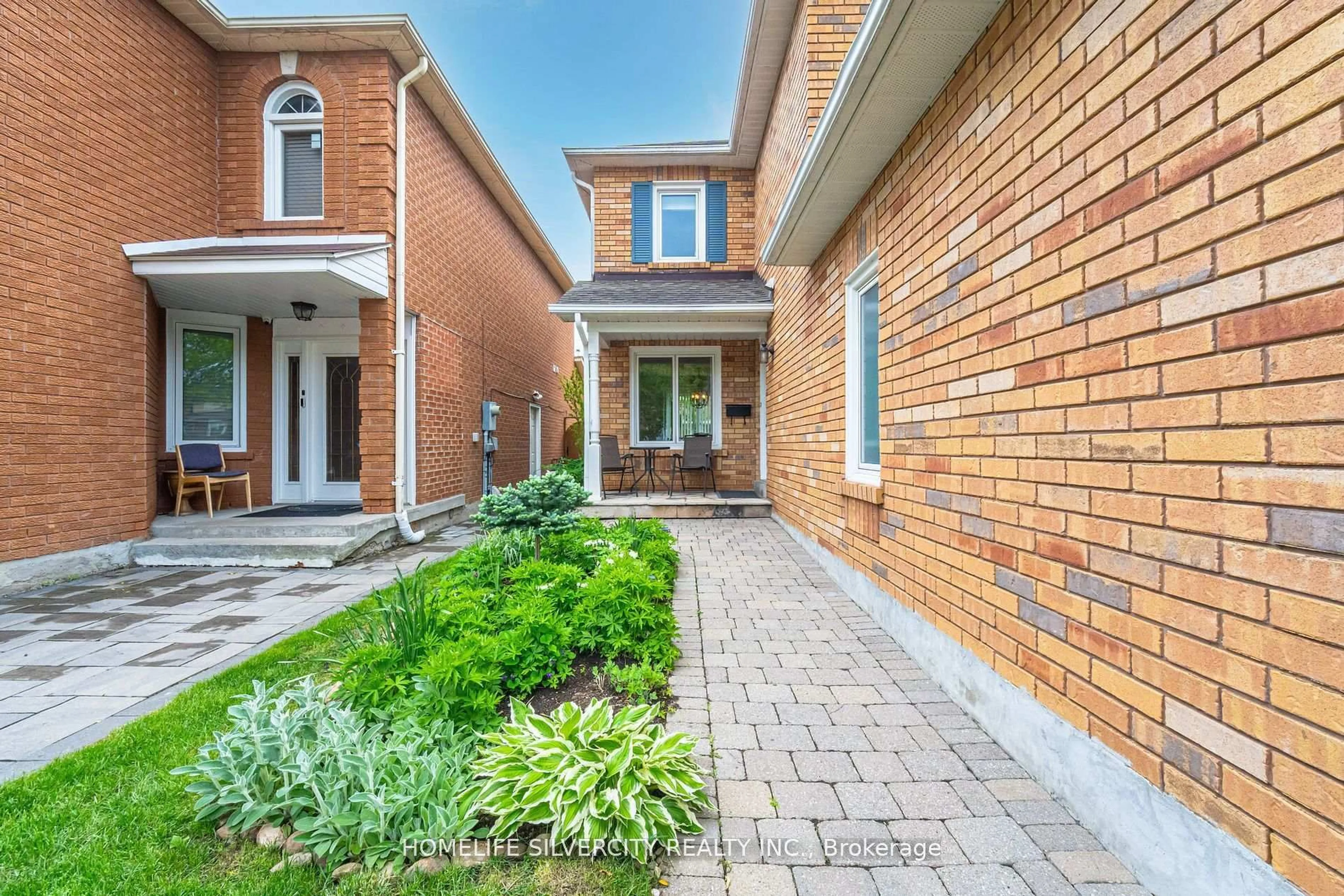 Home with brick exterior material, street for 3913 Ponderosa Lane, Mississauga Ontario L5N 6W4