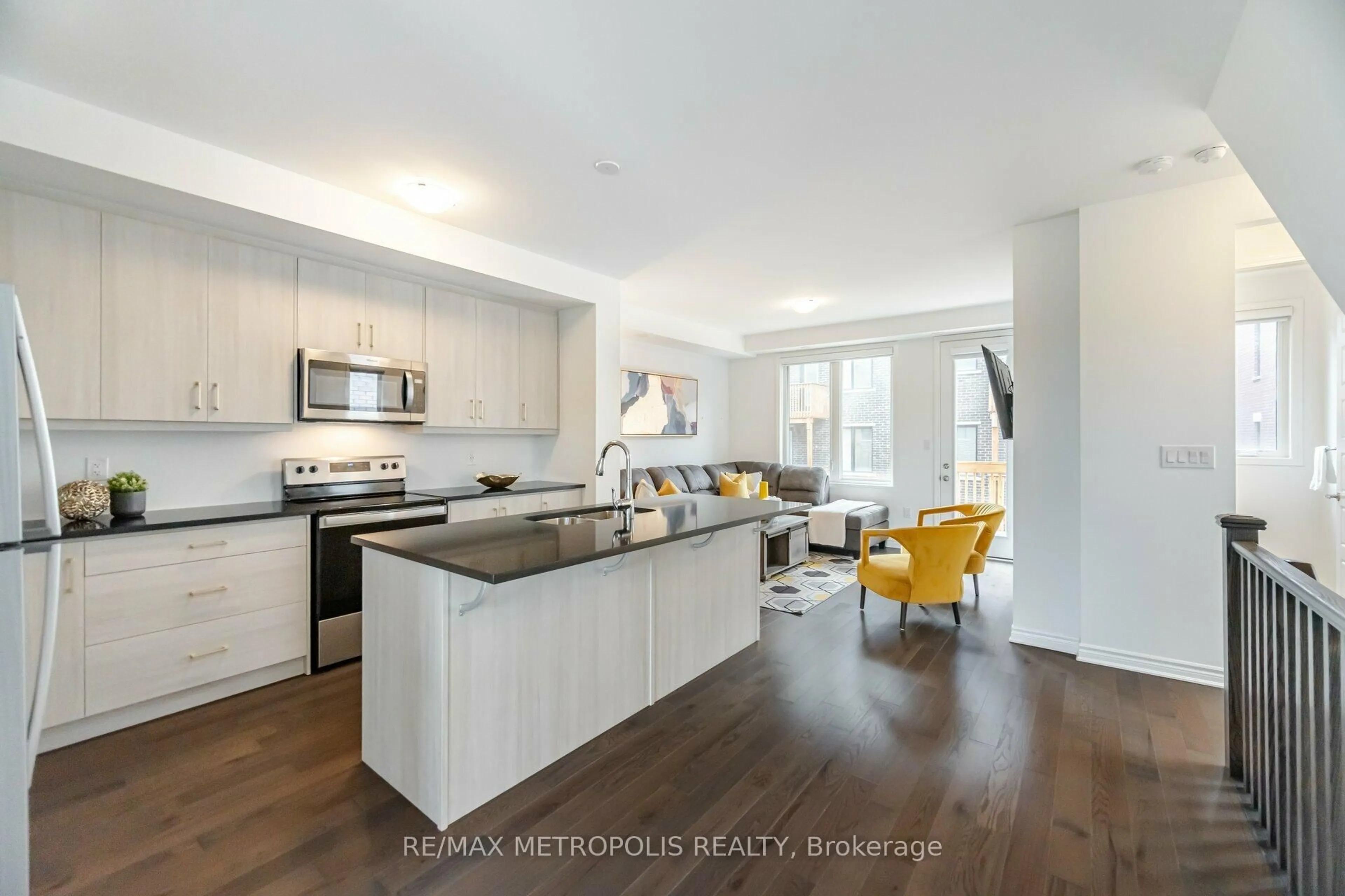Open concept kitchen, unknown for 1375 Shevchenko Blvd, Oakville Ontario L6M 4L8
