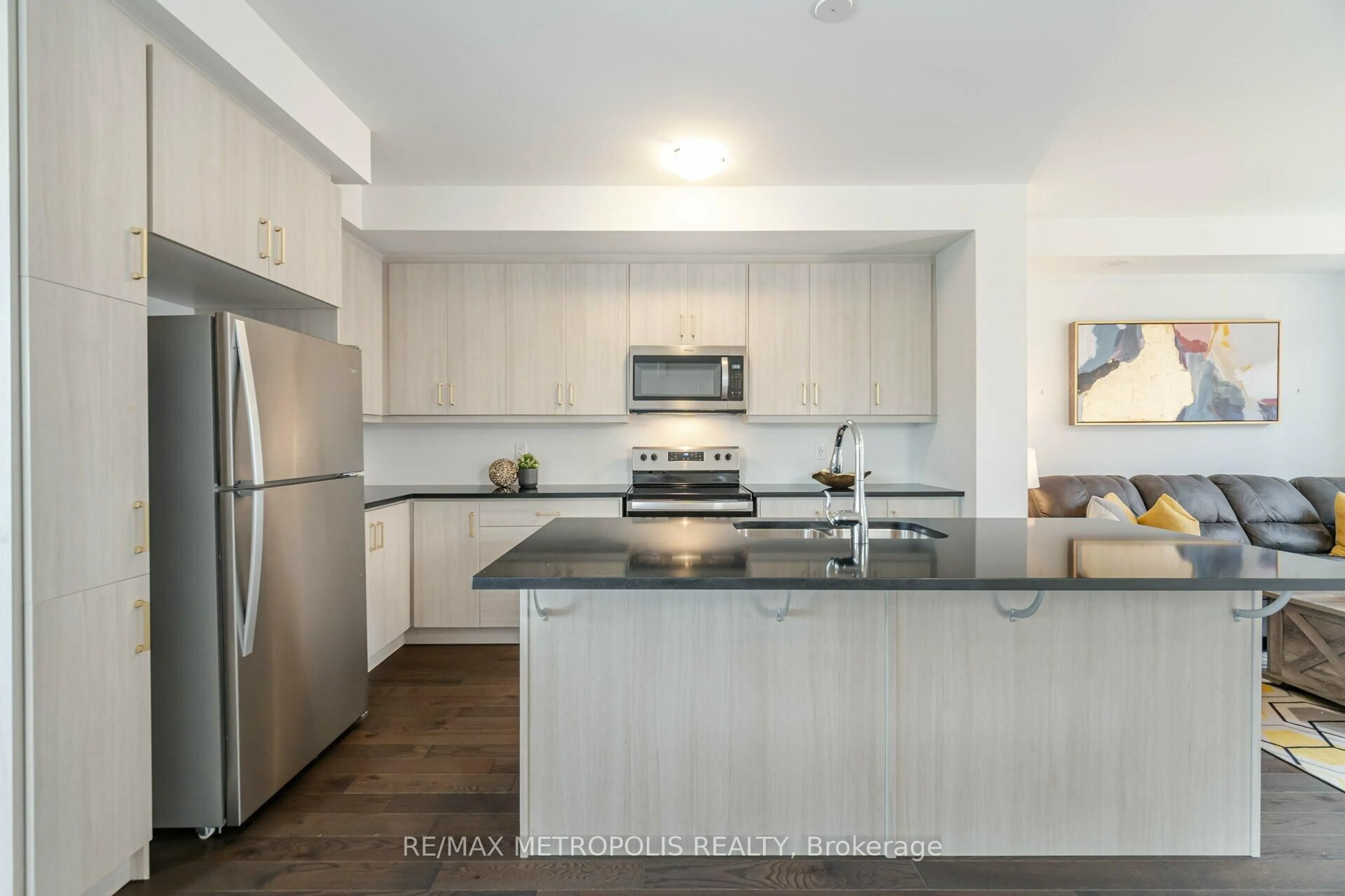 Open concept kitchen, unknown for 1375 Shevchenko Blvd, Oakville Ontario L6M 4L8