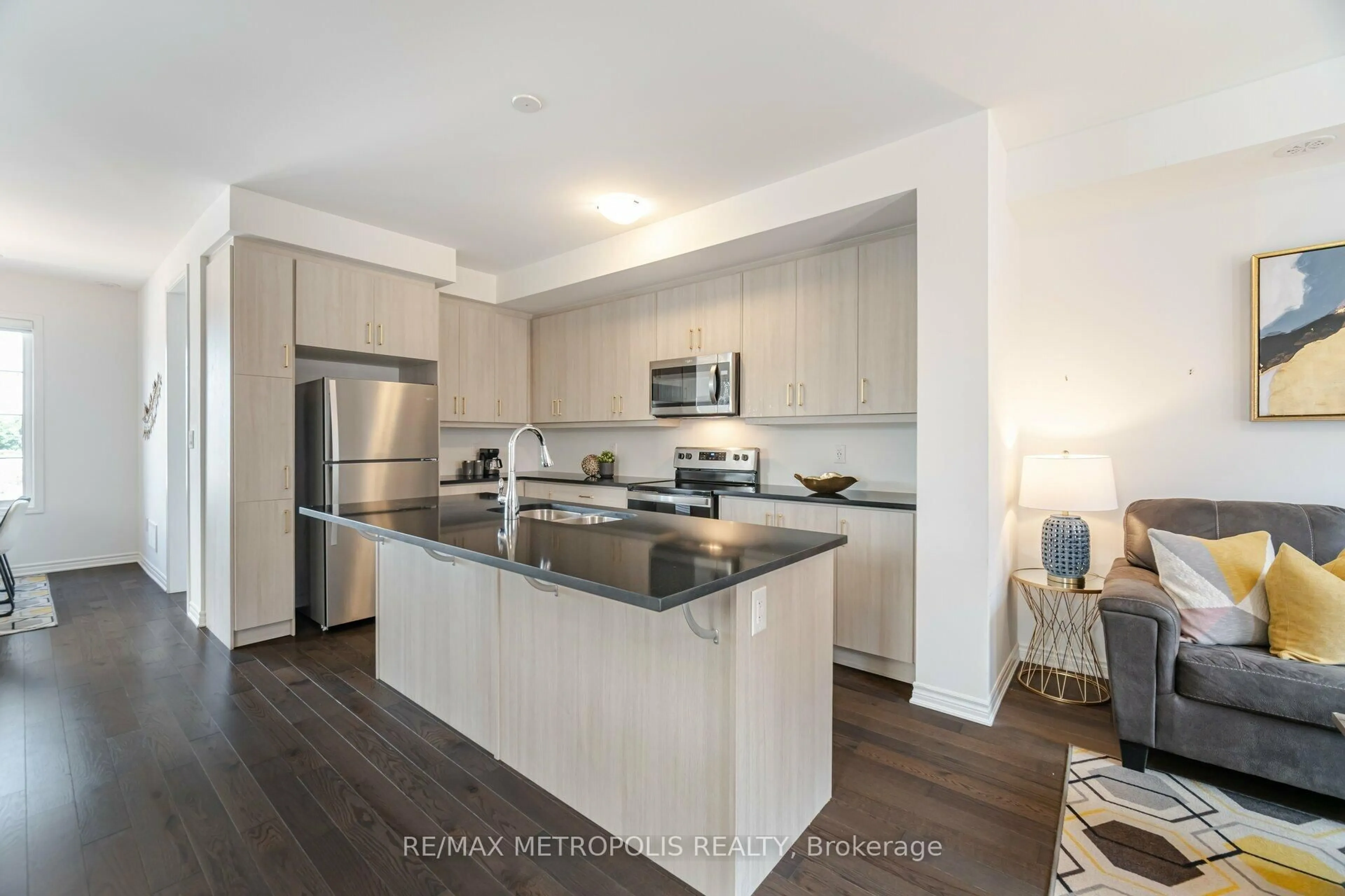 Open concept kitchen, unknown for 1375 Shevchenko Blvd, Oakville Ontario L6M 4L8