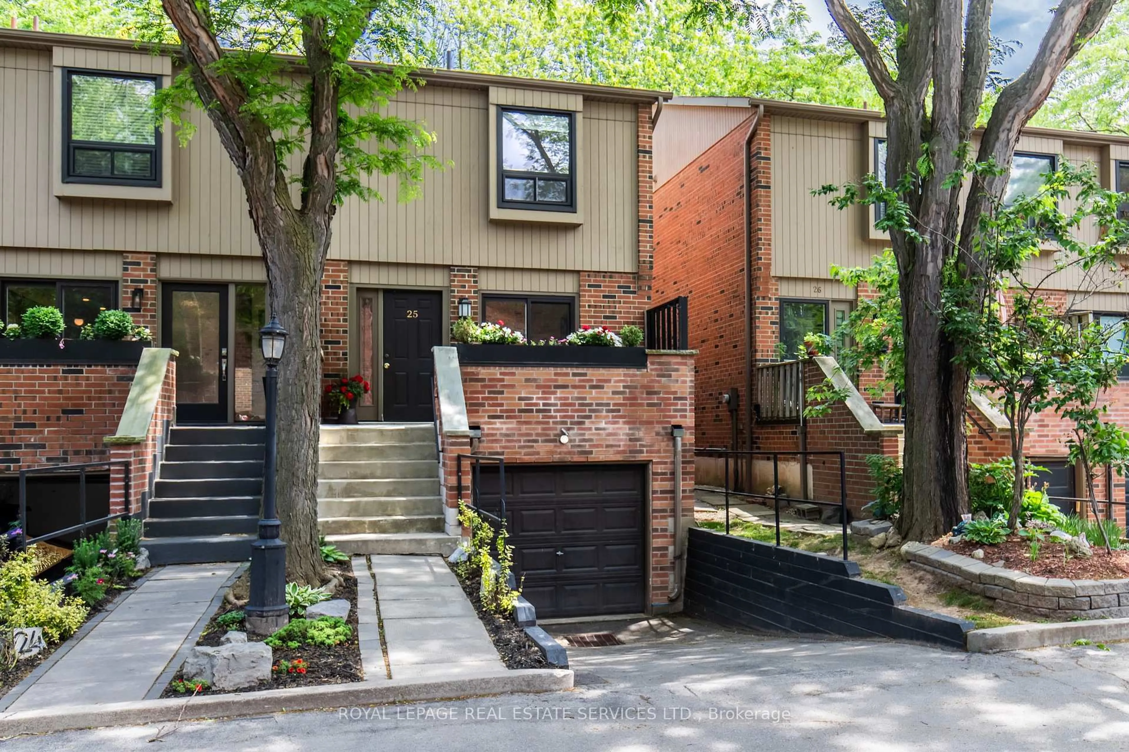 Home with brick exterior material, street for 3122 Lakeshore Rd #25, Oakville Ontario L6L 1J4