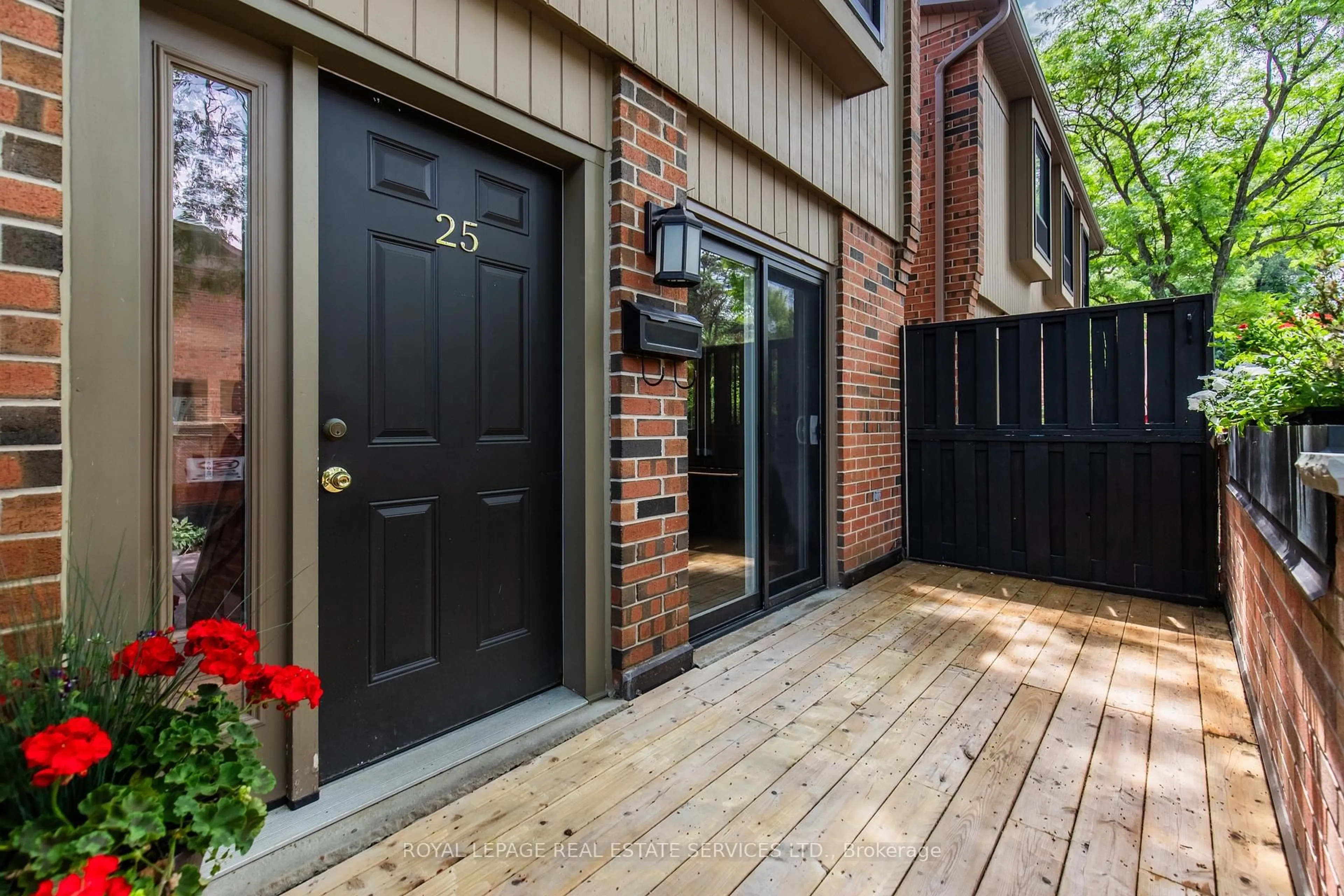 Home with brick exterior material, street for 3122 Lakeshore Rd #25, Oakville Ontario L6L 1J4