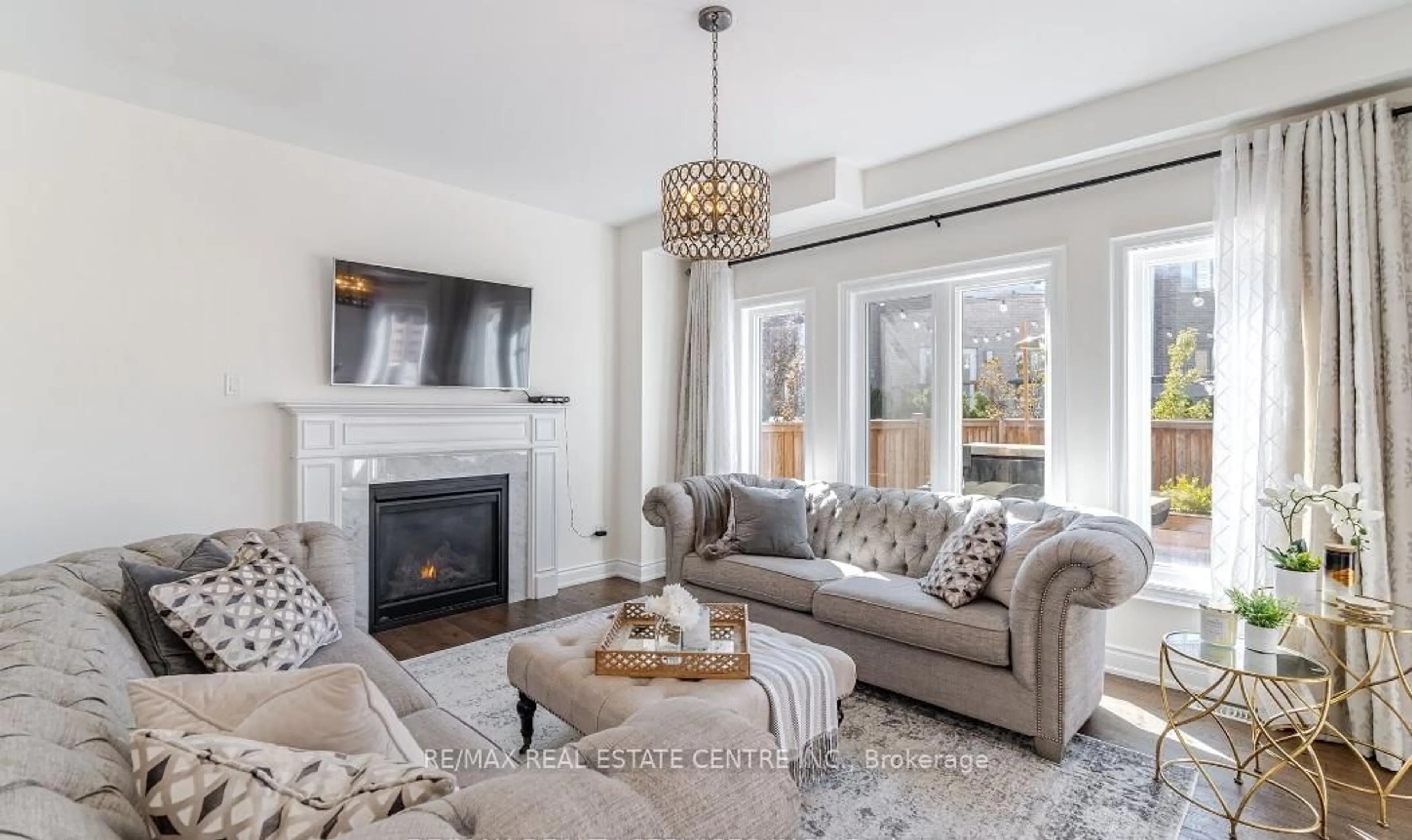 Living room with furniture, unknown for 17 Prairie Creek Cres, Brampton Ontario L6Y 6C9