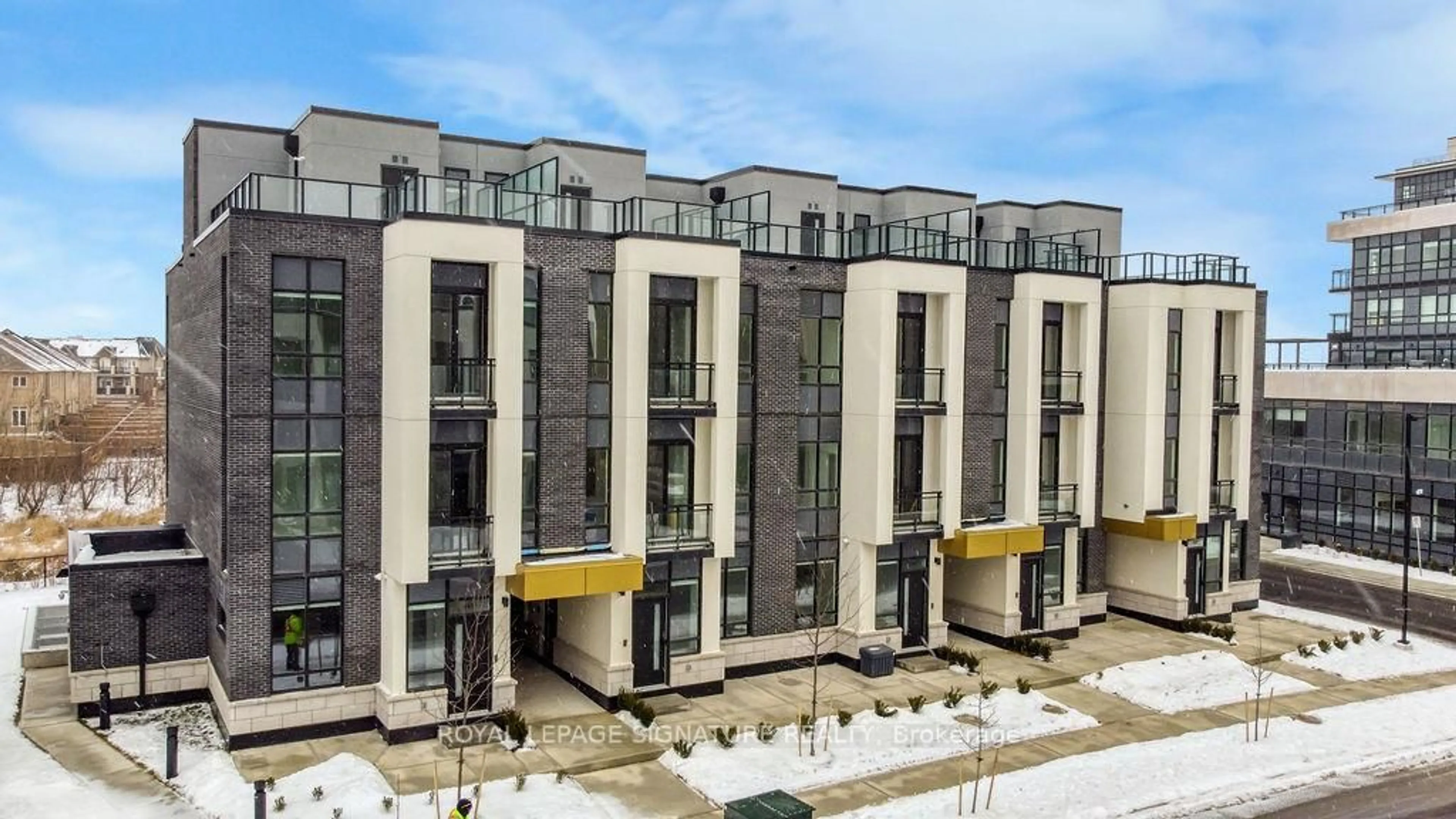 A pic from outside/outdoor area/front of a property/back of a property/a pic from drone, city buildings view from balcony for 3025 Trailside Dr #148, Oakville Ontario L6M 4M2