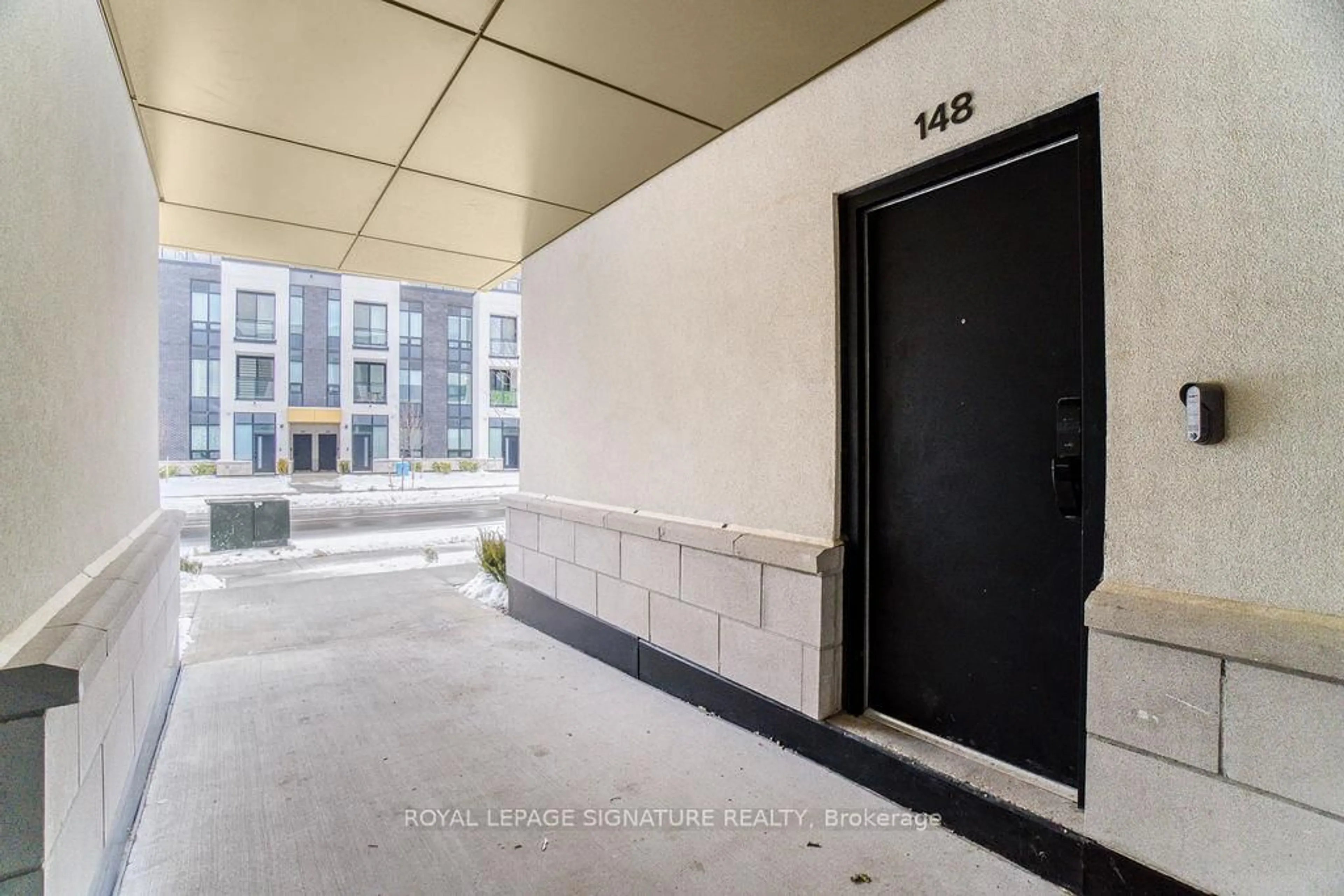 Indoor foyer for 3025 Trailside Dr #148, Oakville Ontario L6M 4M2