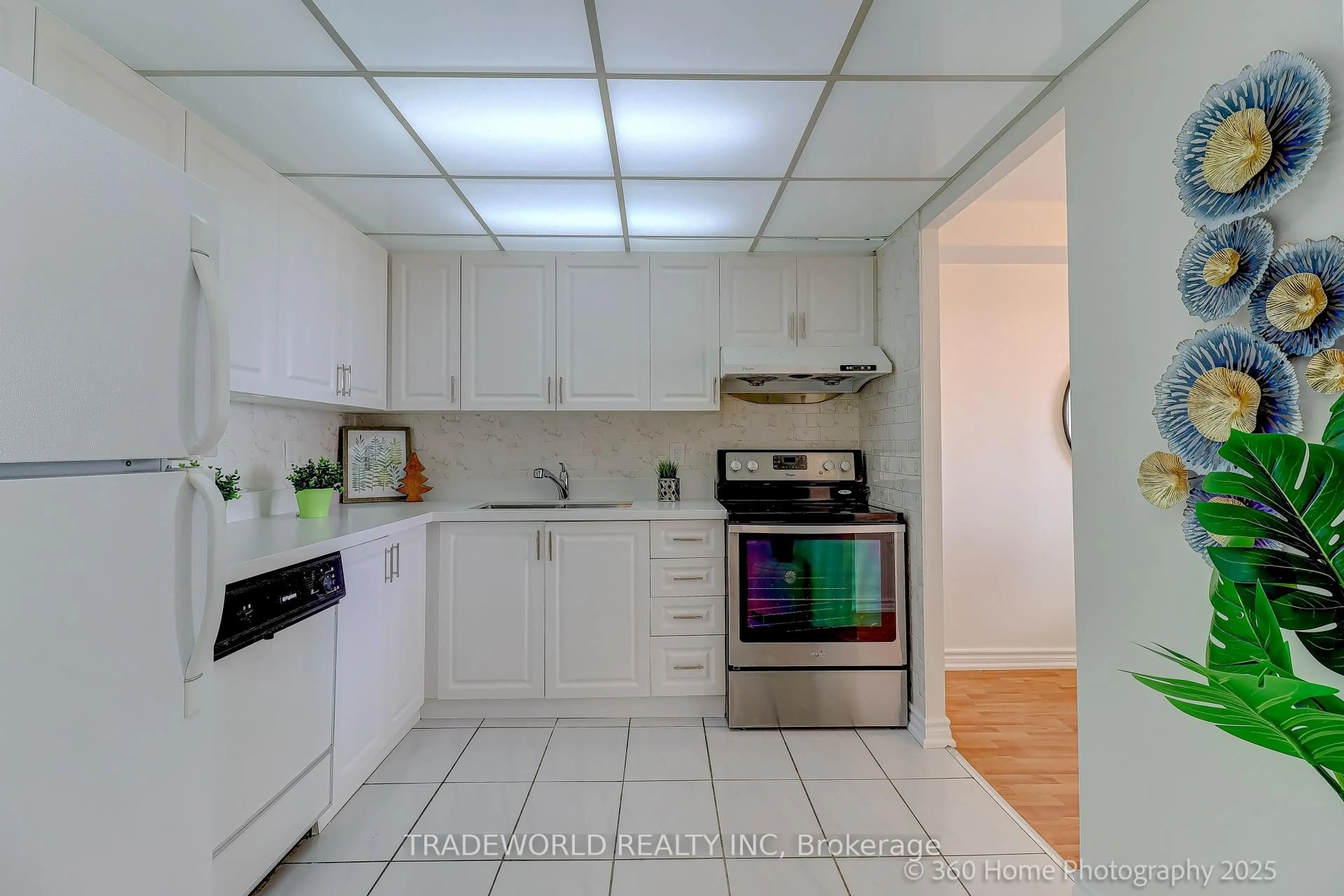 Standard kitchen, unknown for 155 Hillcrest Ave #1909, Mississauga Ontario L5B 3Z2