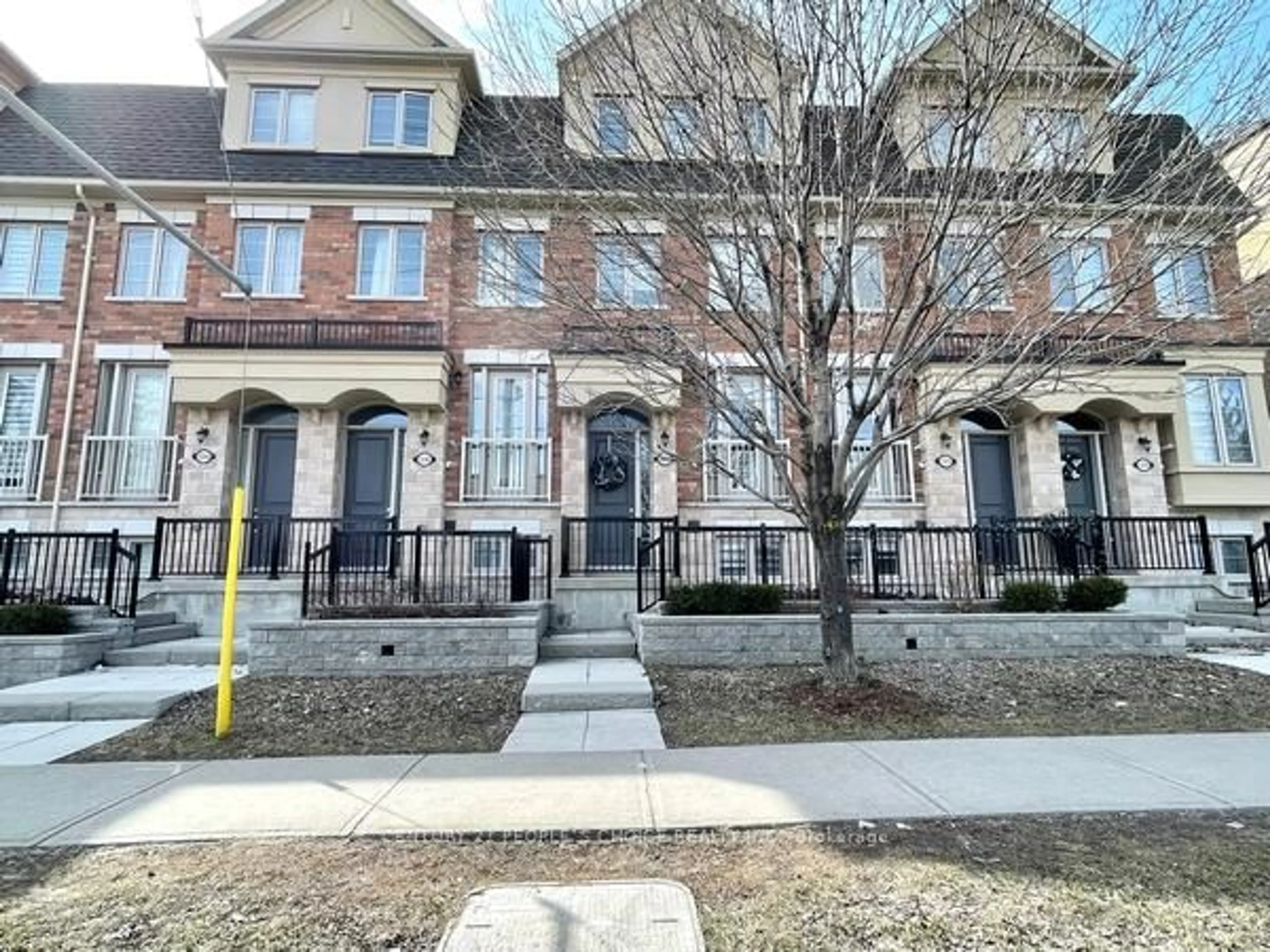 A pic from outside/outdoor area/front of a property/back of a property/a pic from drone, street for 1026A Islington Ave #54, Toronto Ontario M8Z 0E5