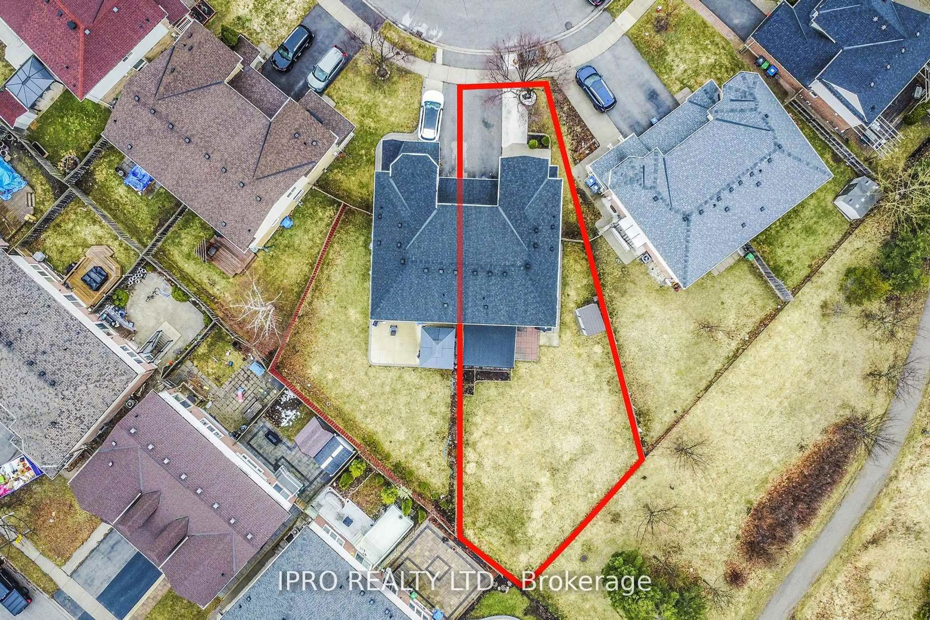 A pic from outside/outdoor area/front of a property/back of a property/a pic from drone, street for 108 Sweetwood Circ, Brampton Ontario L7A 2S2