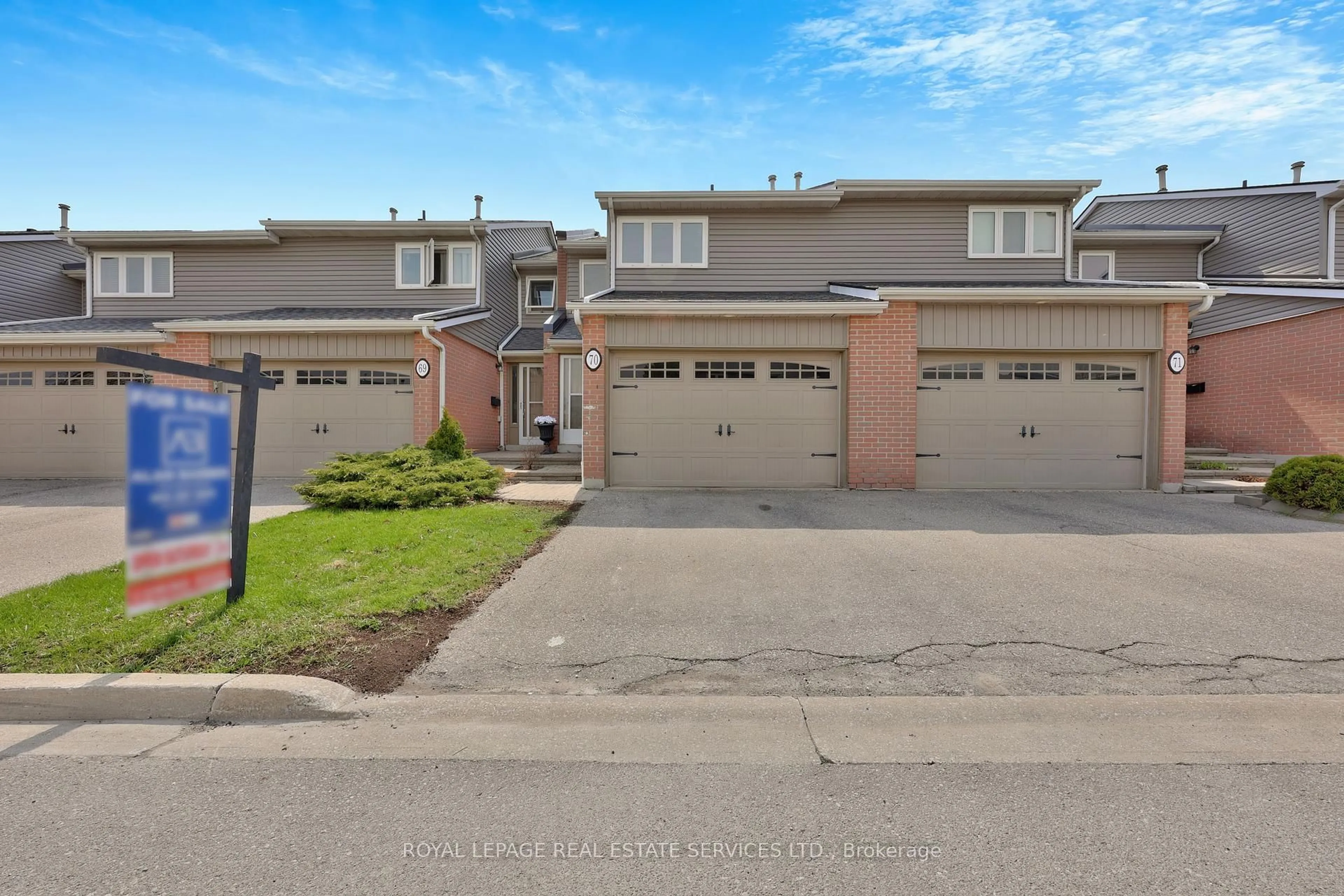 A pic from outside/outdoor area/front of a property/back of a property/a pic from drone, street for 3125 Fifth Line #70, Mississauga Ontario L5L 3S8