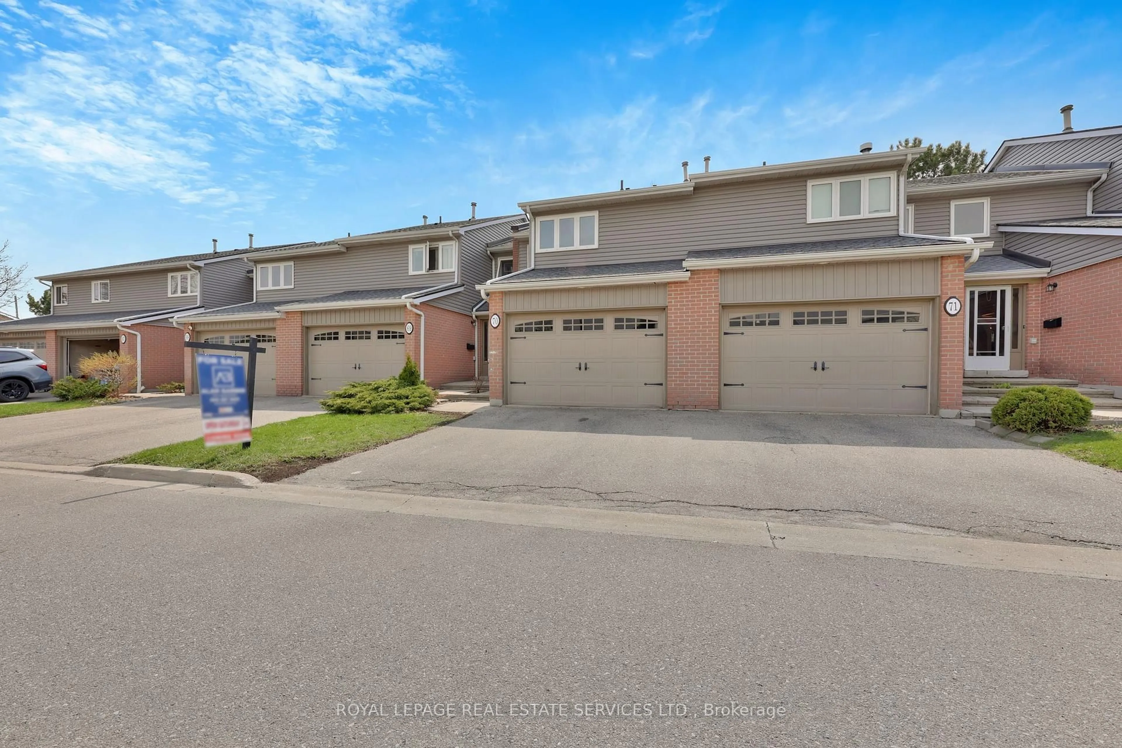 A pic from outside/outdoor area/front of a property/back of a property/a pic from drone, street for 3125 Fifth Line #70, Mississauga Ontario L5L 3S8