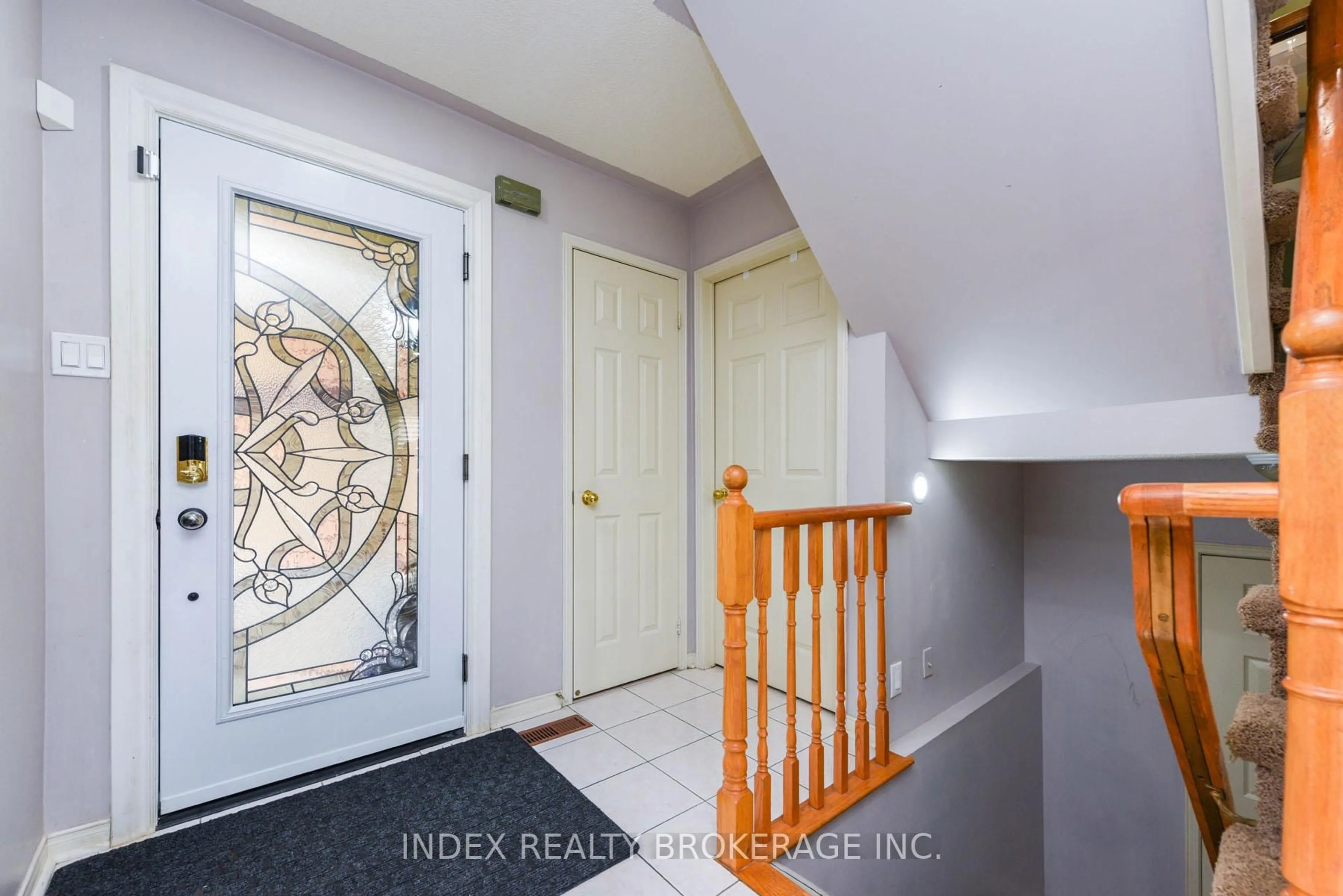 Indoor entryway for 18 Drinkwater Rd, Brampton Ontario L6Y 4T6