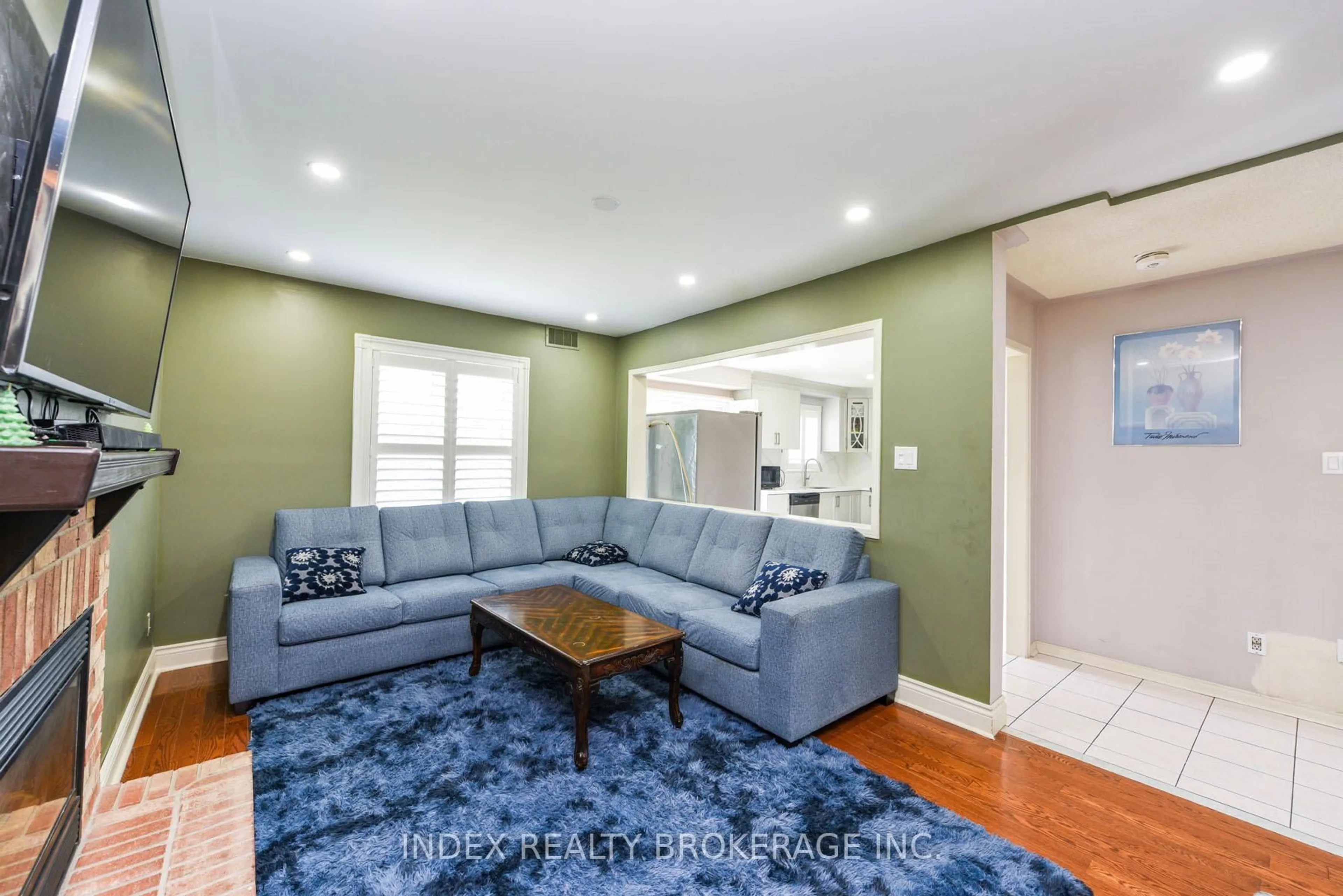 Living room with furniture, unknown for 18 Drinkwater Rd, Brampton Ontario L6Y 4T6