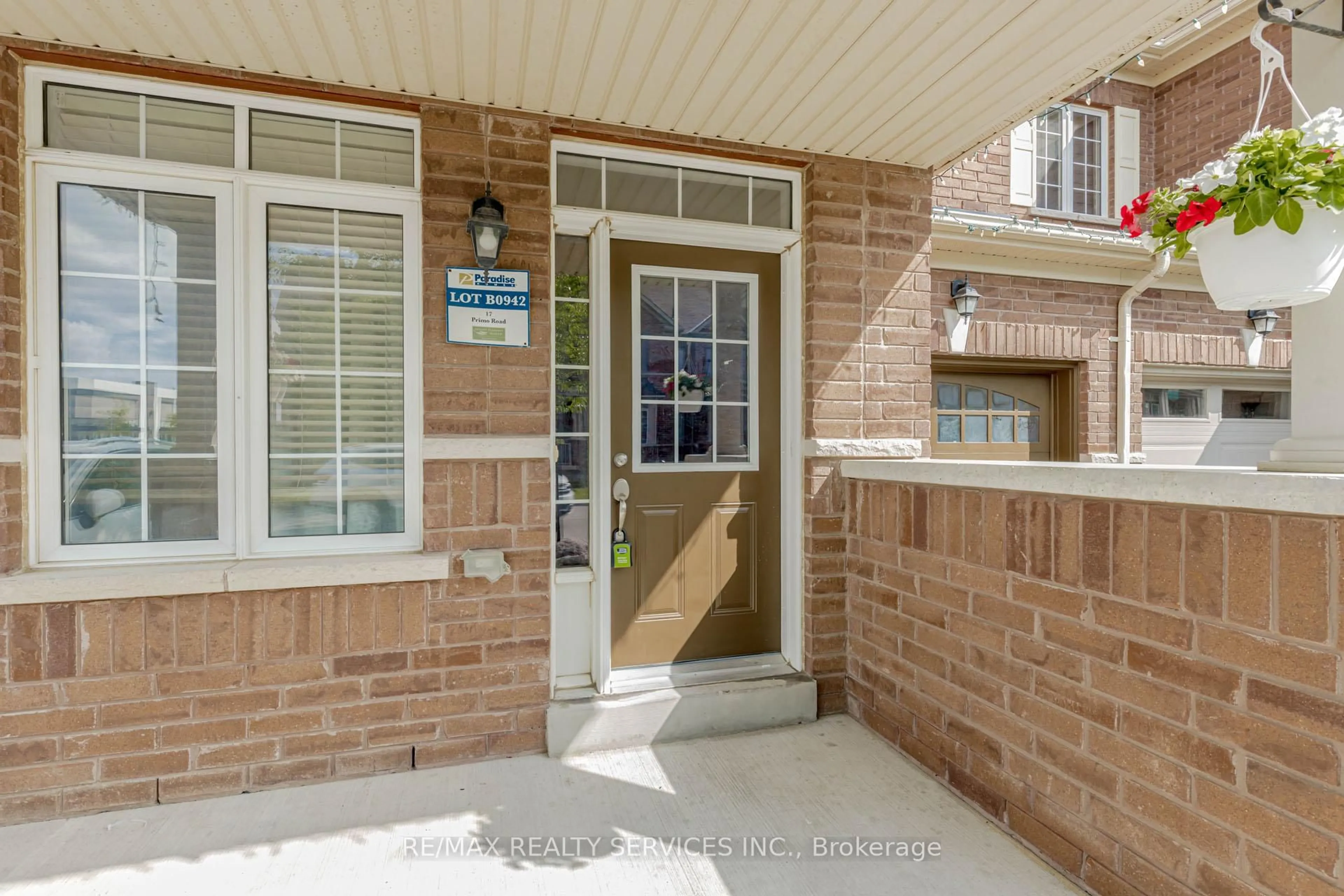 Indoor entryway for 17 Primo Rd, Brampton Ontario L7A 0Z9