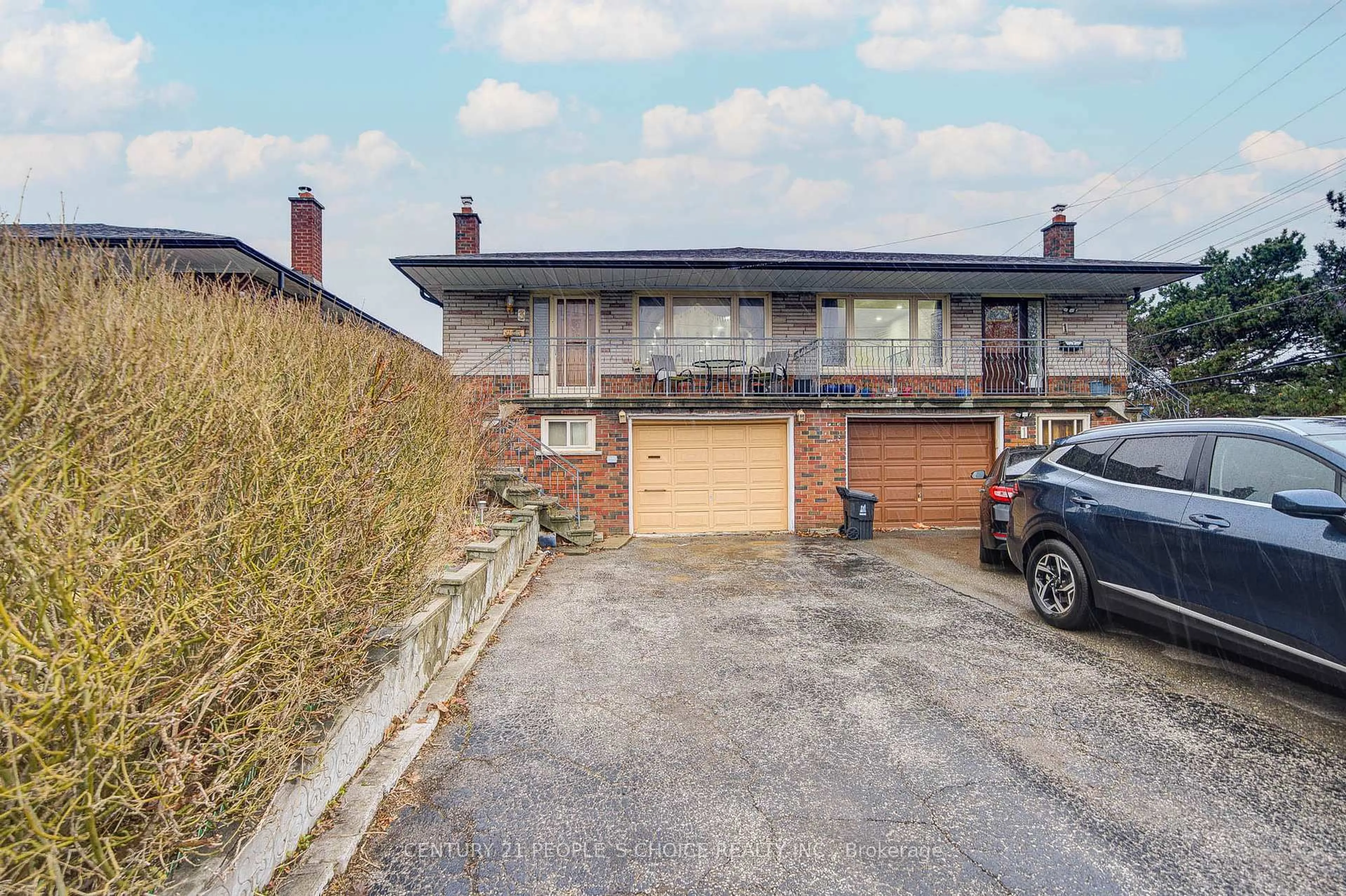 A pic from outside/outdoor area/front of a property/back of a property/a pic from drone, street for 3 Lakeland Dr, Toronto Ontario M9V 1M8