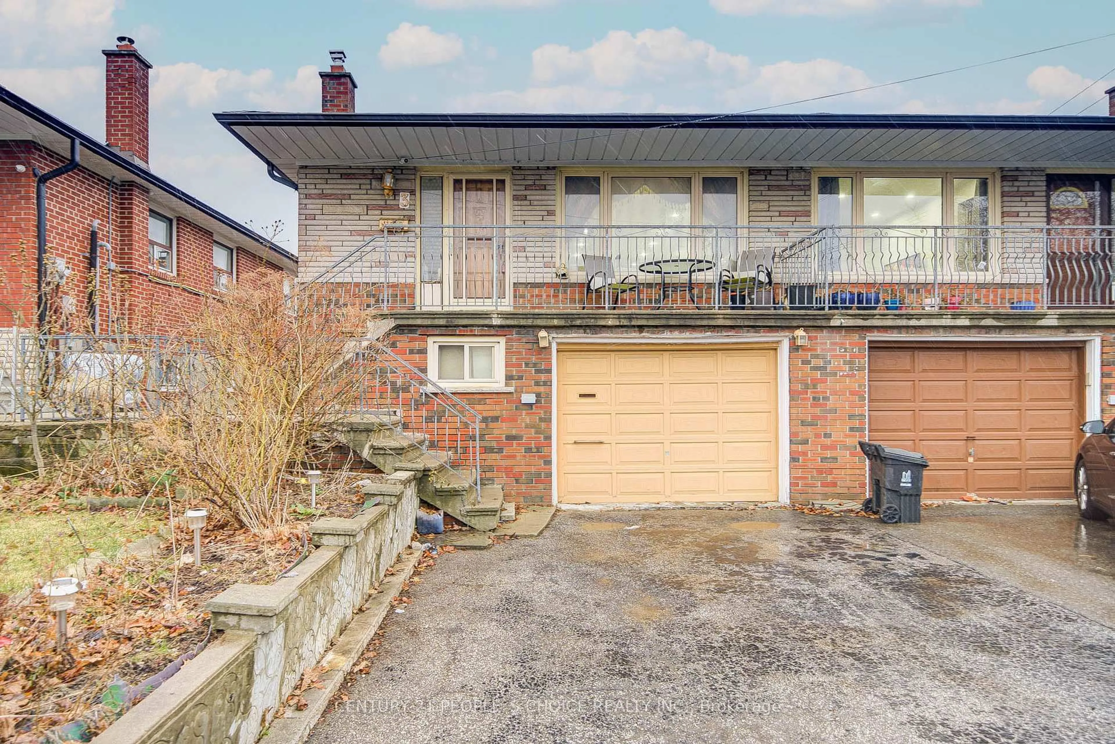 A pic from outside/outdoor area/front of a property/back of a property/a pic from drone, street for 3 Lakeland Dr, Toronto Ontario M9V 1M8