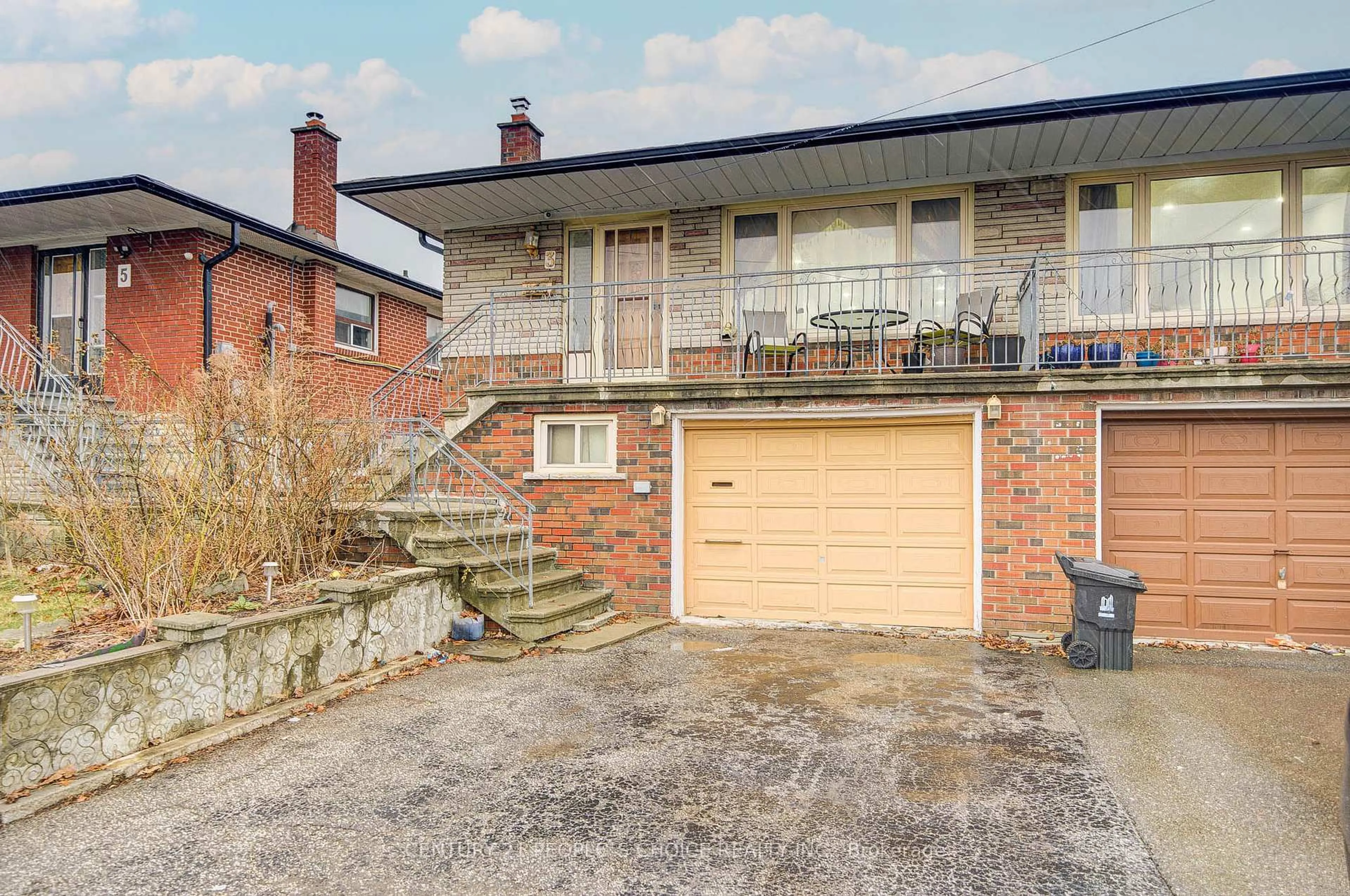 A pic from outside/outdoor area/front of a property/back of a property/a pic from drone, street for 3 Lakeland Dr, Toronto Ontario M9V 1M8