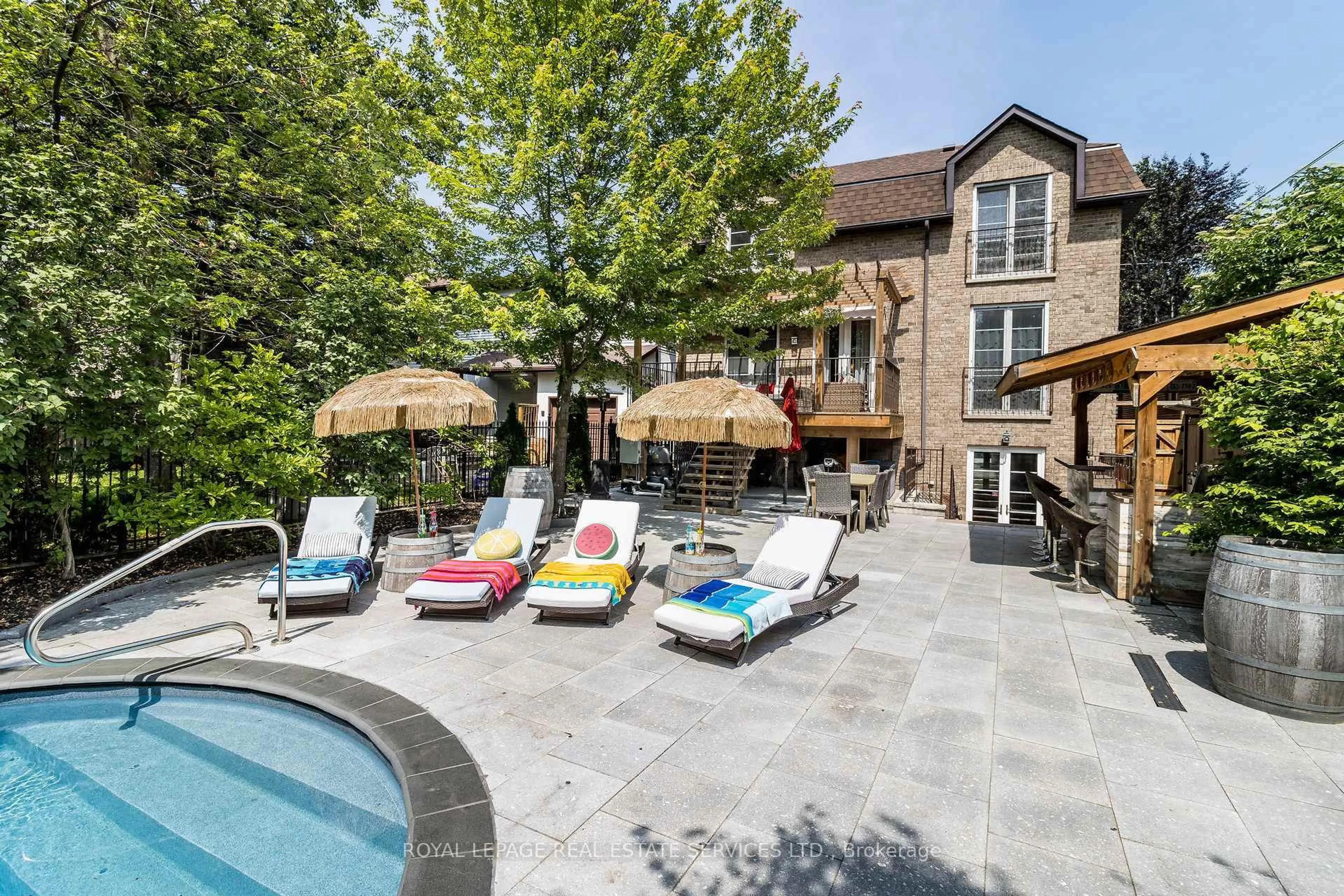 Patio, street for 26 Prennan Ave, Toronto Ontario M9B 4B8