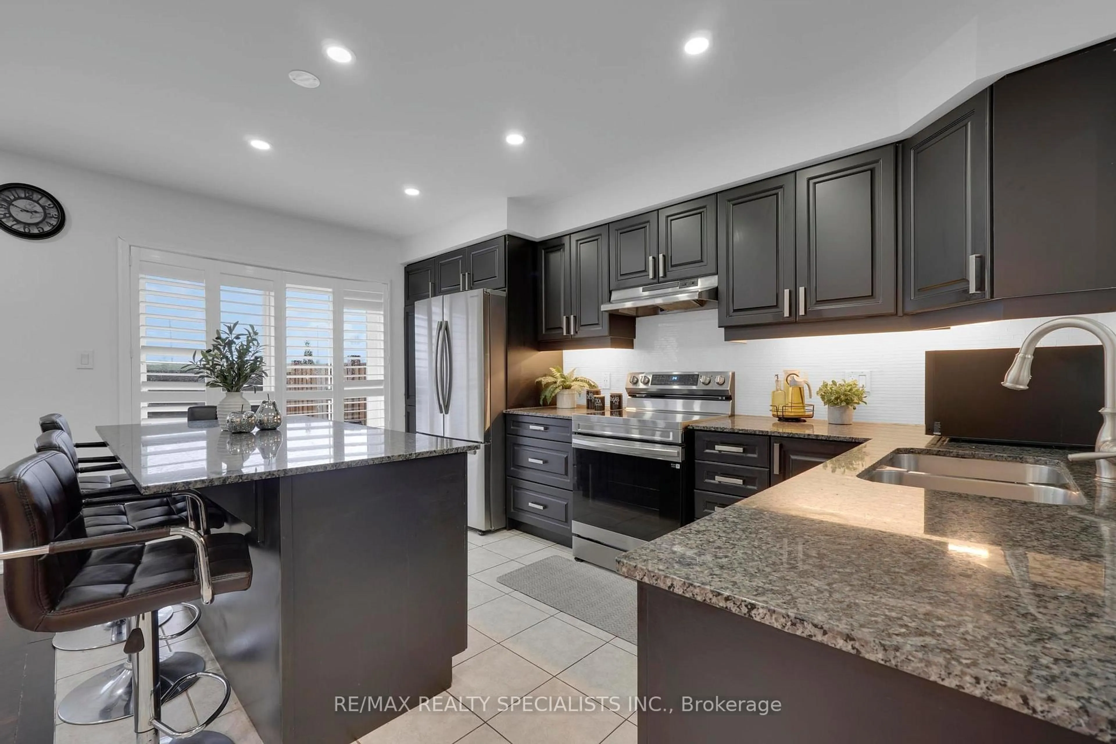 Open concept kitchen, ceramic/tile floor for 1000 Asleton Blvd #36, Milton Ontario L9T 7K3