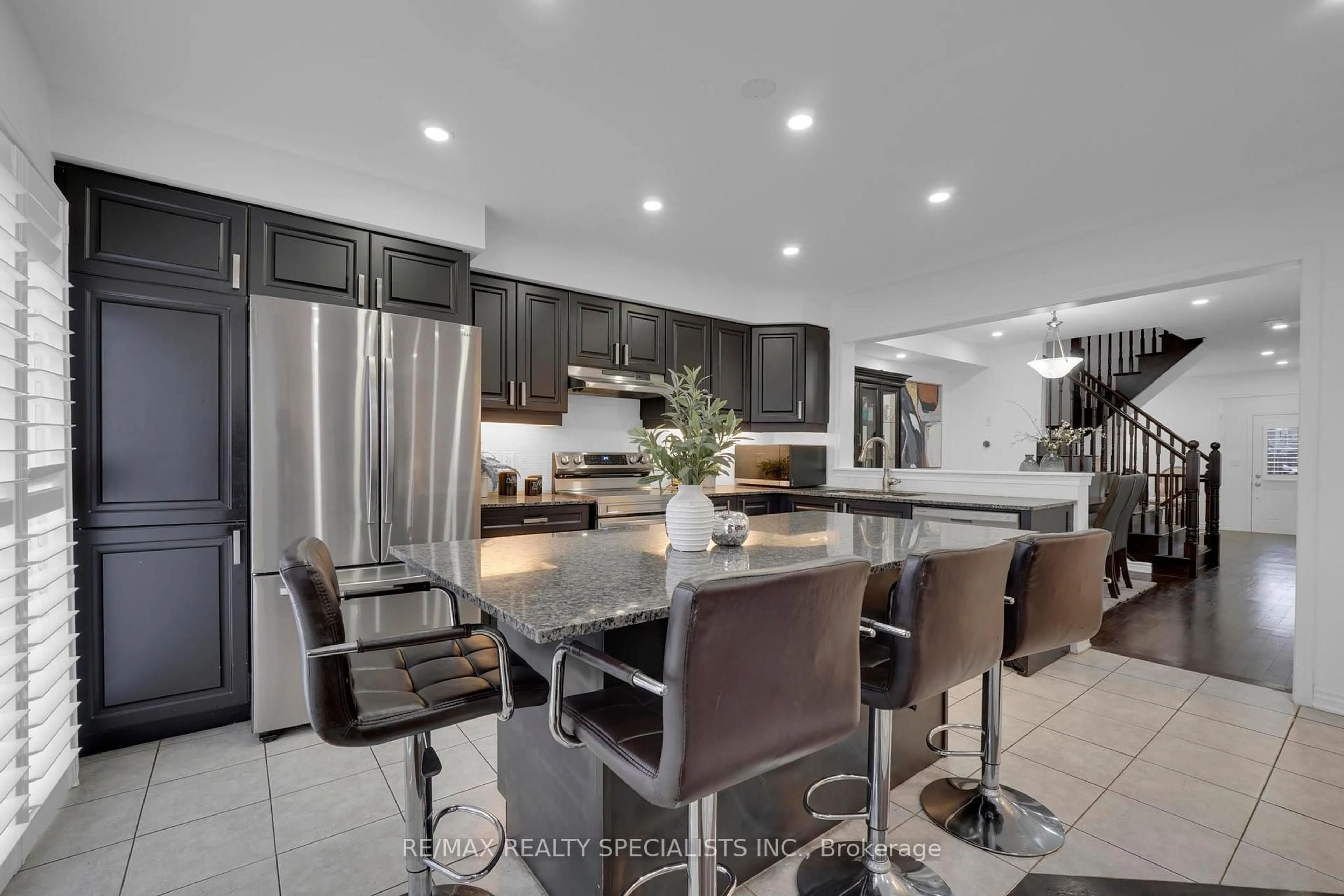 Open concept kitchen, ceramic/tile floor for 1000 Asleton Blvd #36, Milton Ontario L9T 7K3