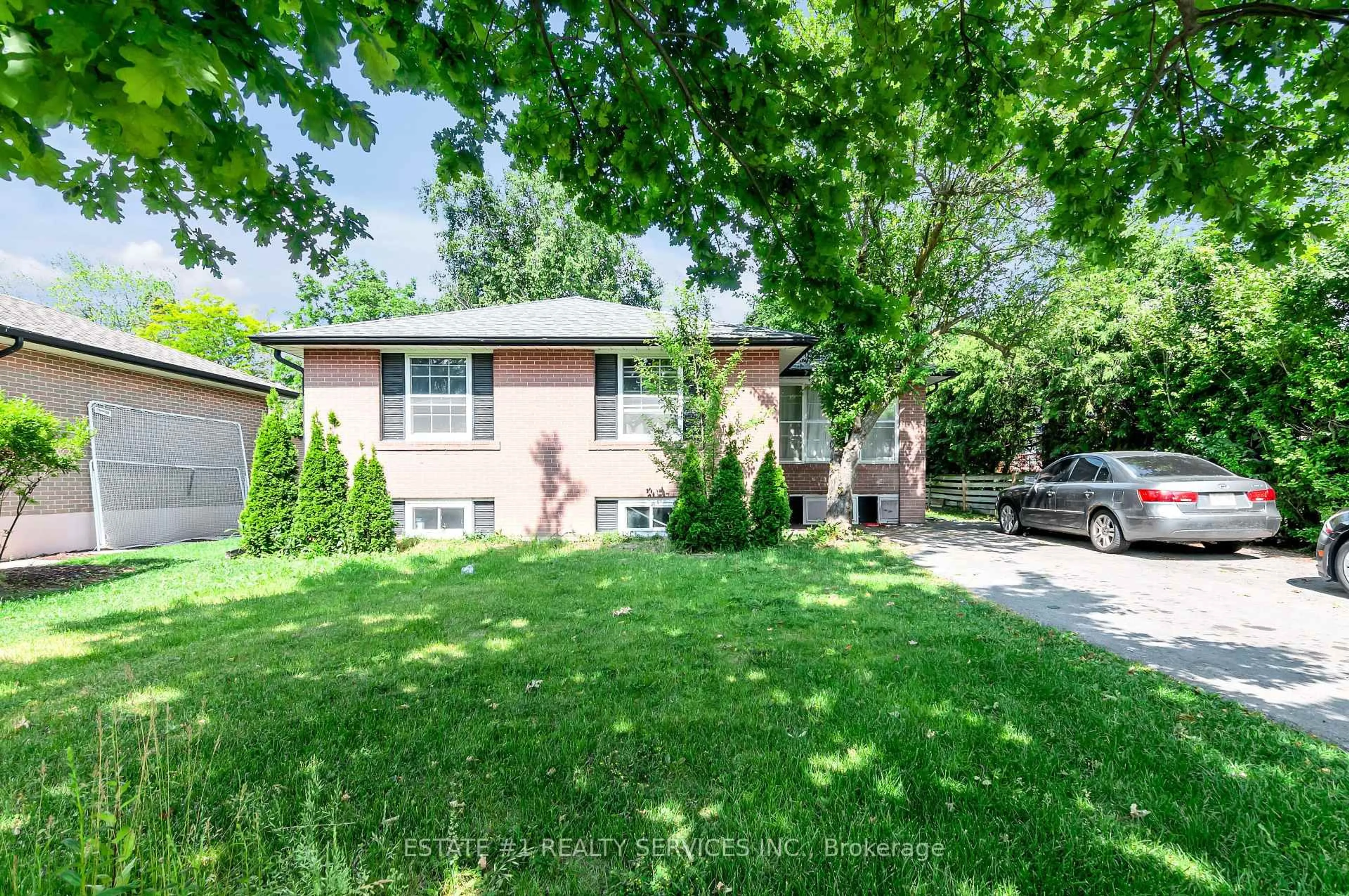 Unknown for 9 Dowling Cres, Brampton Ontario L6T 3B8
