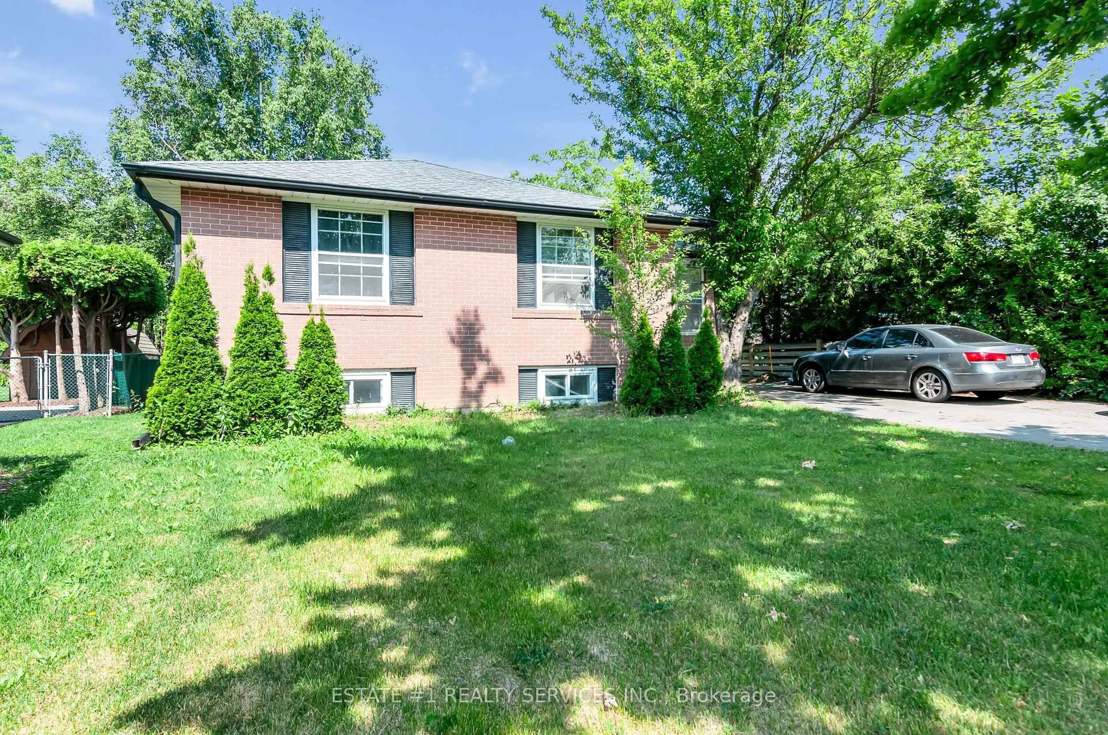 Unknown for 9 Dowling Cres, Brampton Ontario L6T 3B8