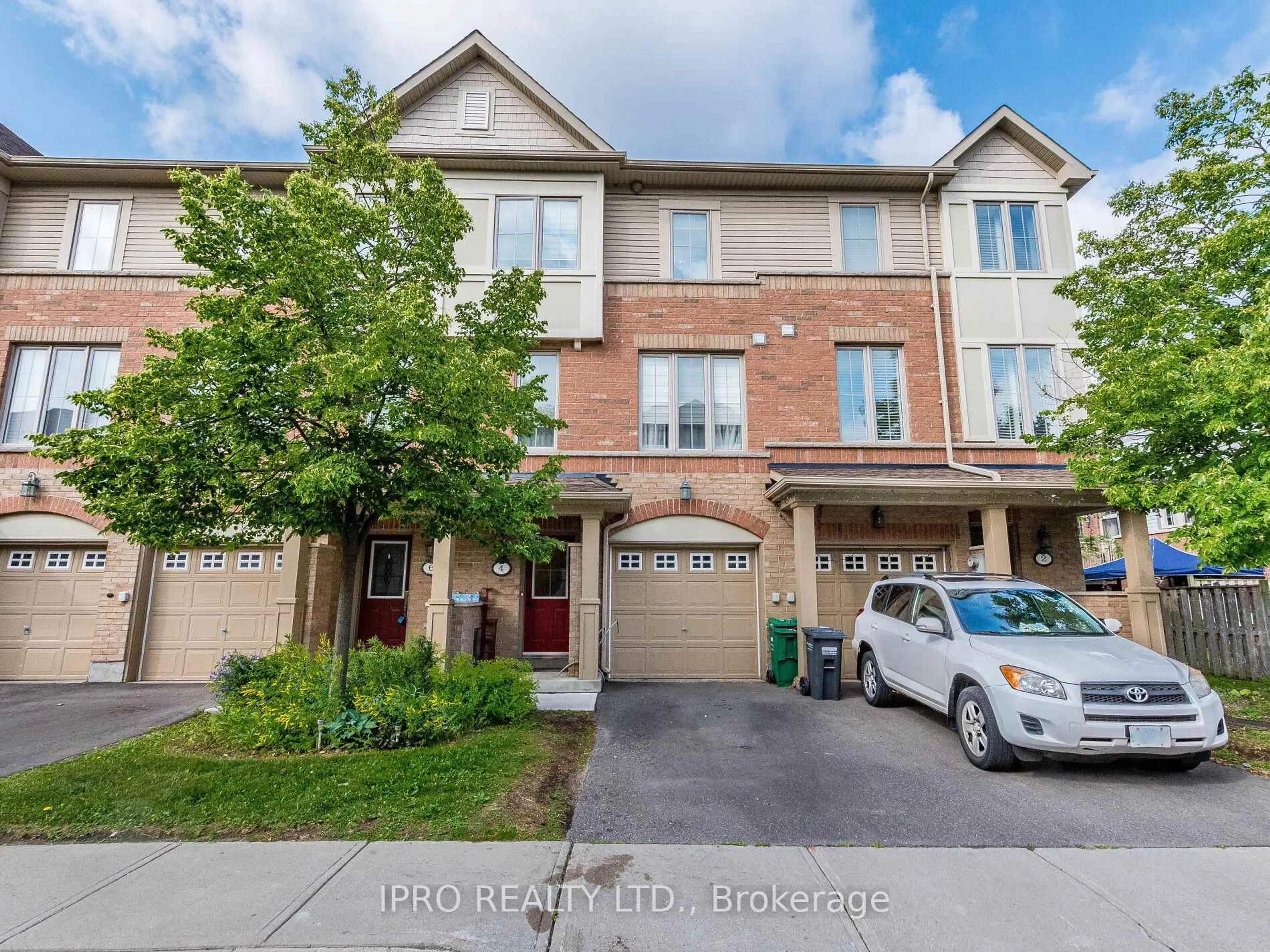A pic from outside/outdoor area/front of a property/back of a property/a pic from drone, street for 4 Cailiff St, Brampton Ontario L6Y 0P9