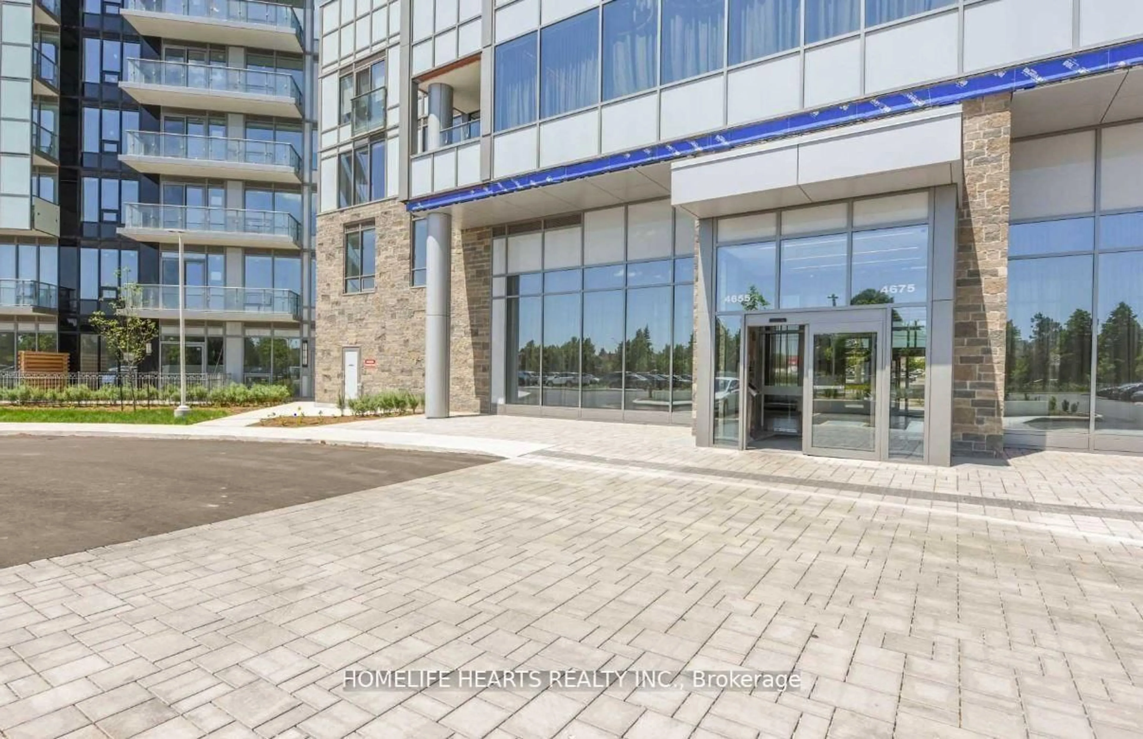 Indoor foyer for 4655 Metcalfe Ave #204, Mississauga Ontario L5M 0Z7