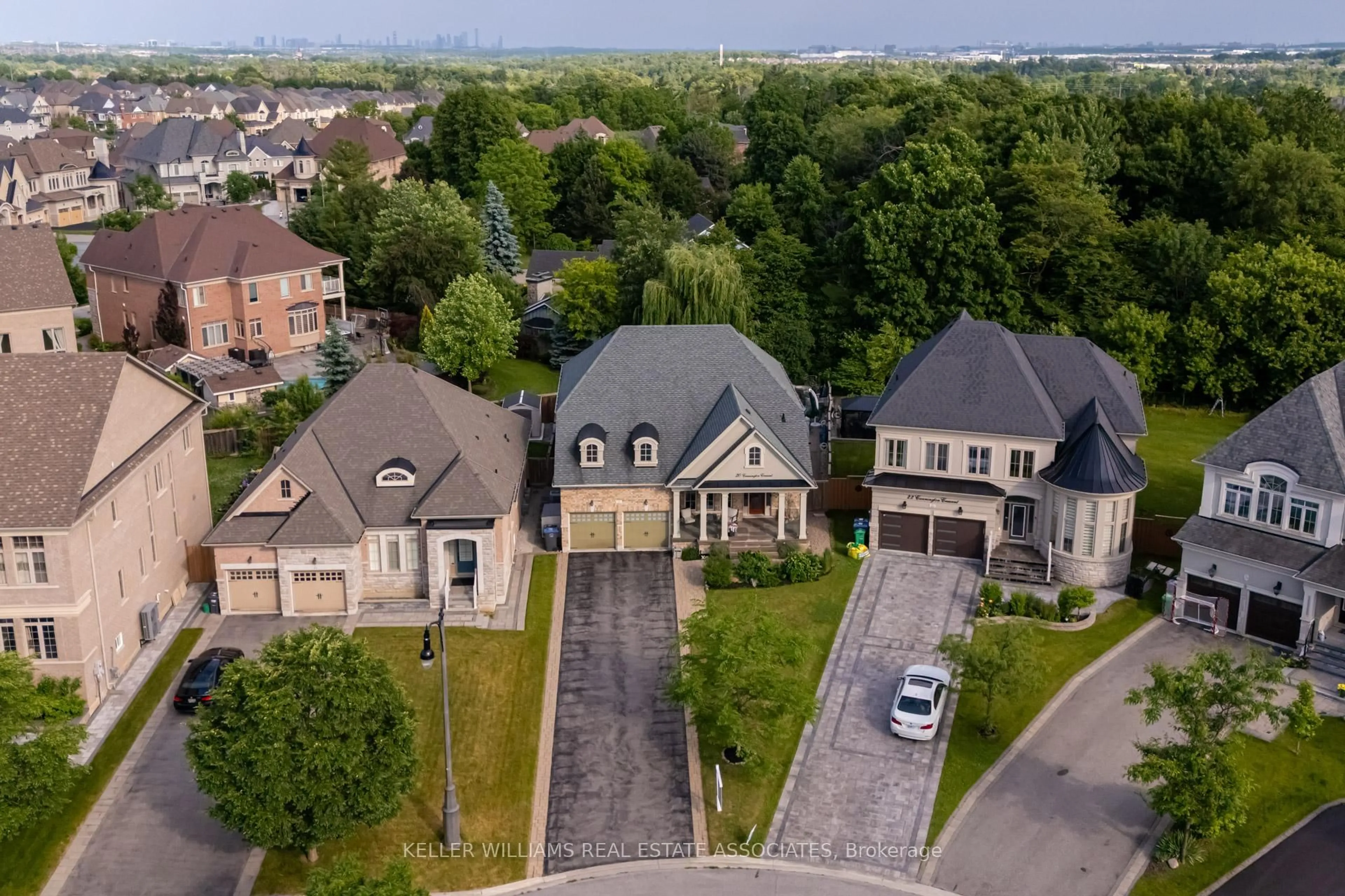 A pic from outside/outdoor area/front of a property/back of a property/a pic from drone, street for 20 Cannington Cres, Brampton Ontario L6X 0W6