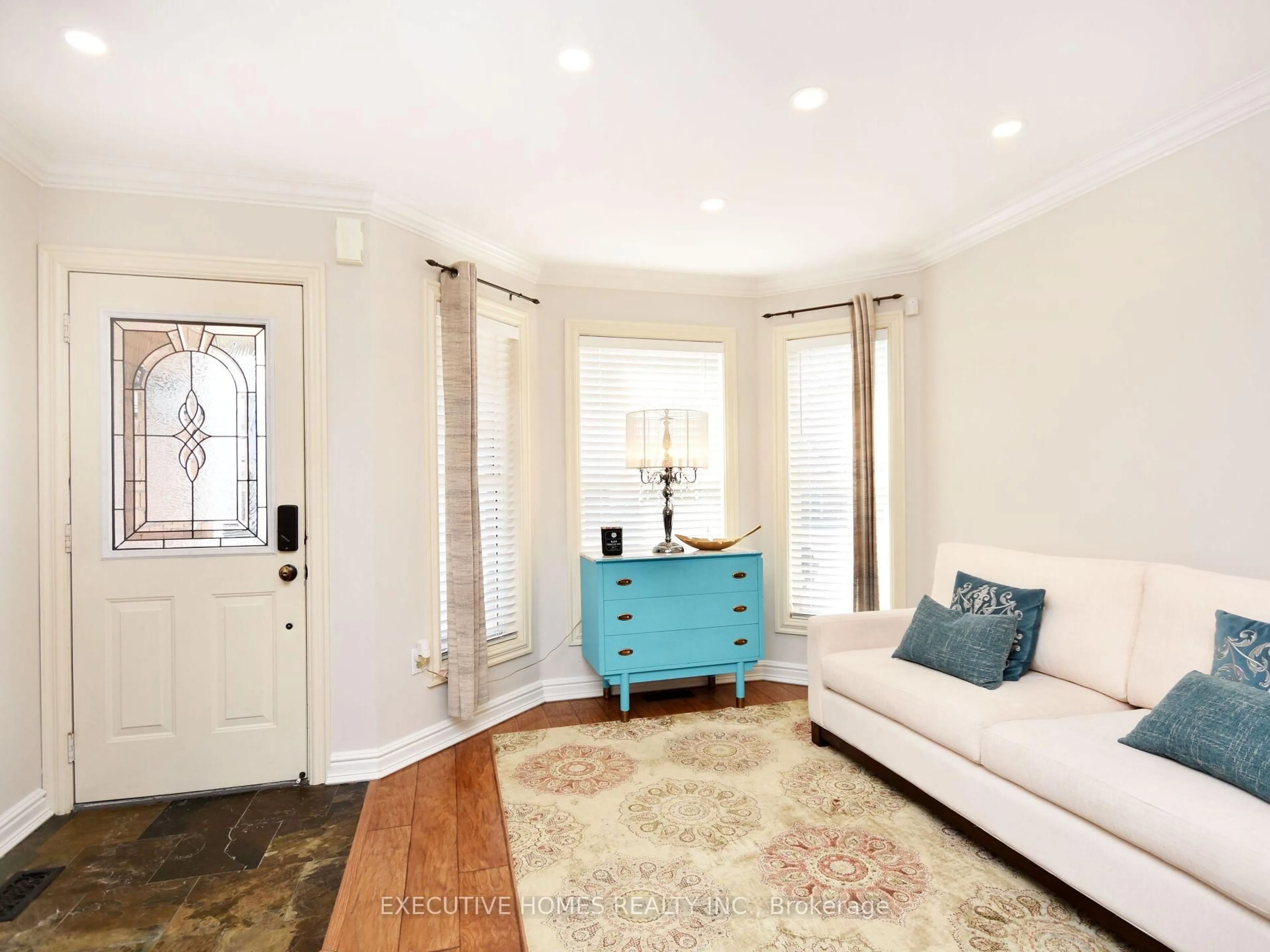 Indoor entryway for 1058 Bowring Cres, Milton Ontario L9T 6H4
