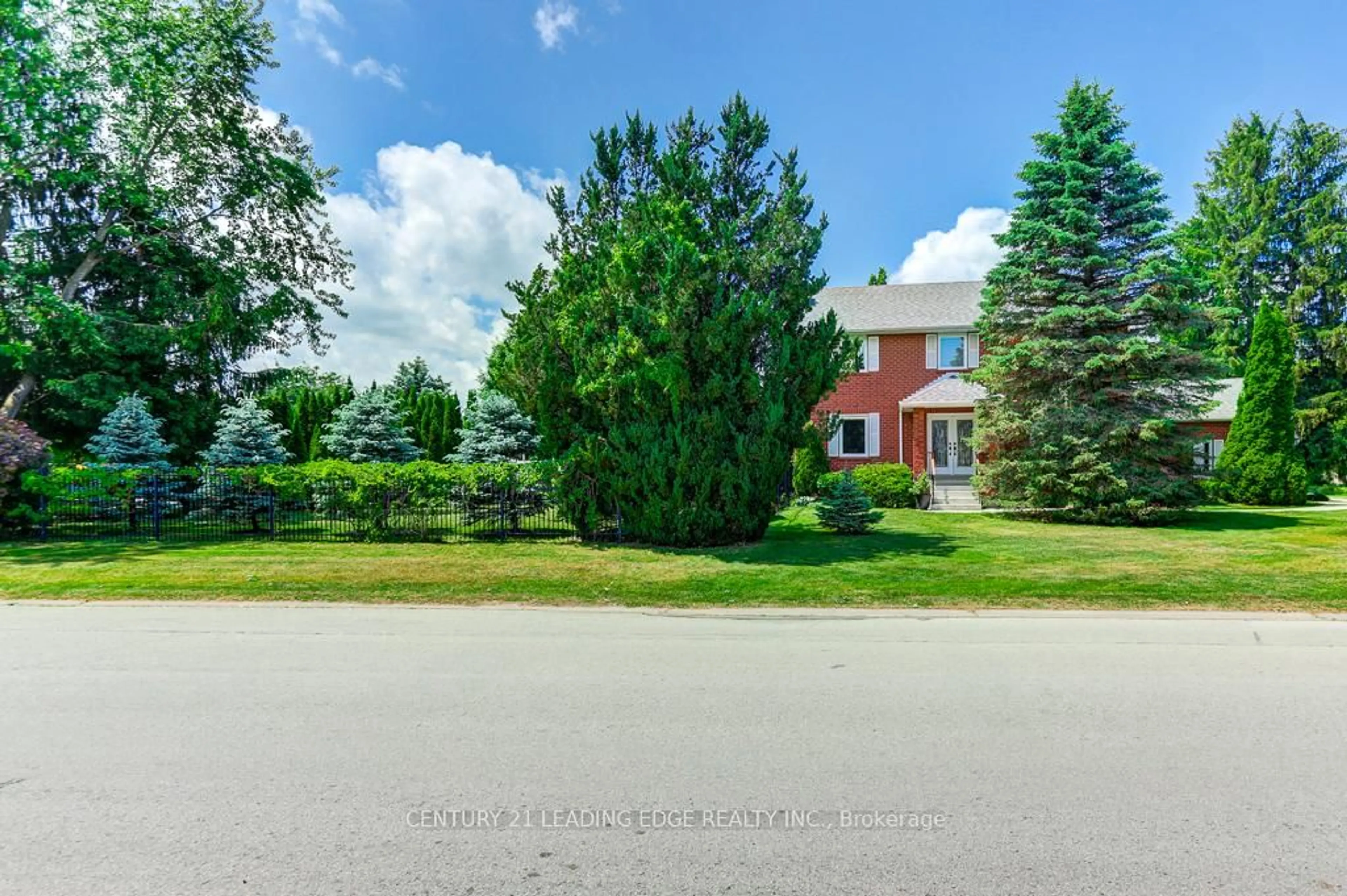 A pic from outside/outdoor area/front of a property/back of a property/a pic from drone, street for 2 Colleen Cres, Caledon Ontario L7C 1E8