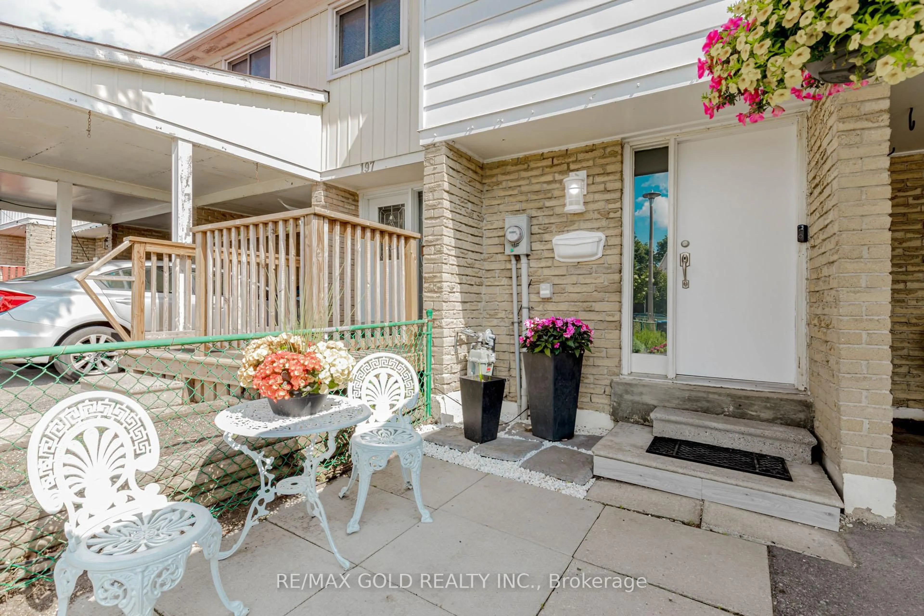 Patio, street for 195 Royal Salisbury Way, Brampton Ontario L6V 3J5