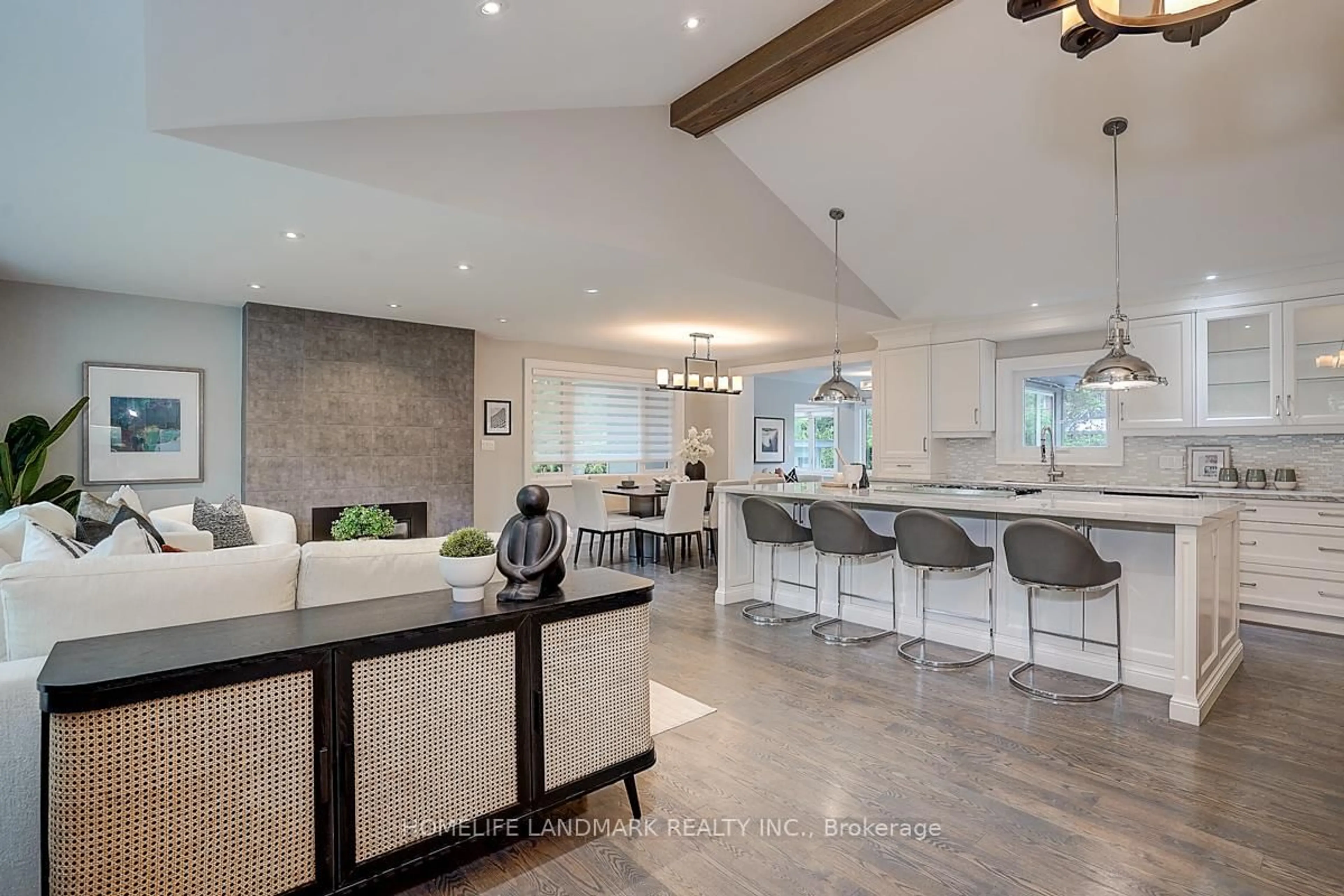 Open concept kitchen, unknown for 1549 Elite Rd, Mississauga Ontario L5J 3B3