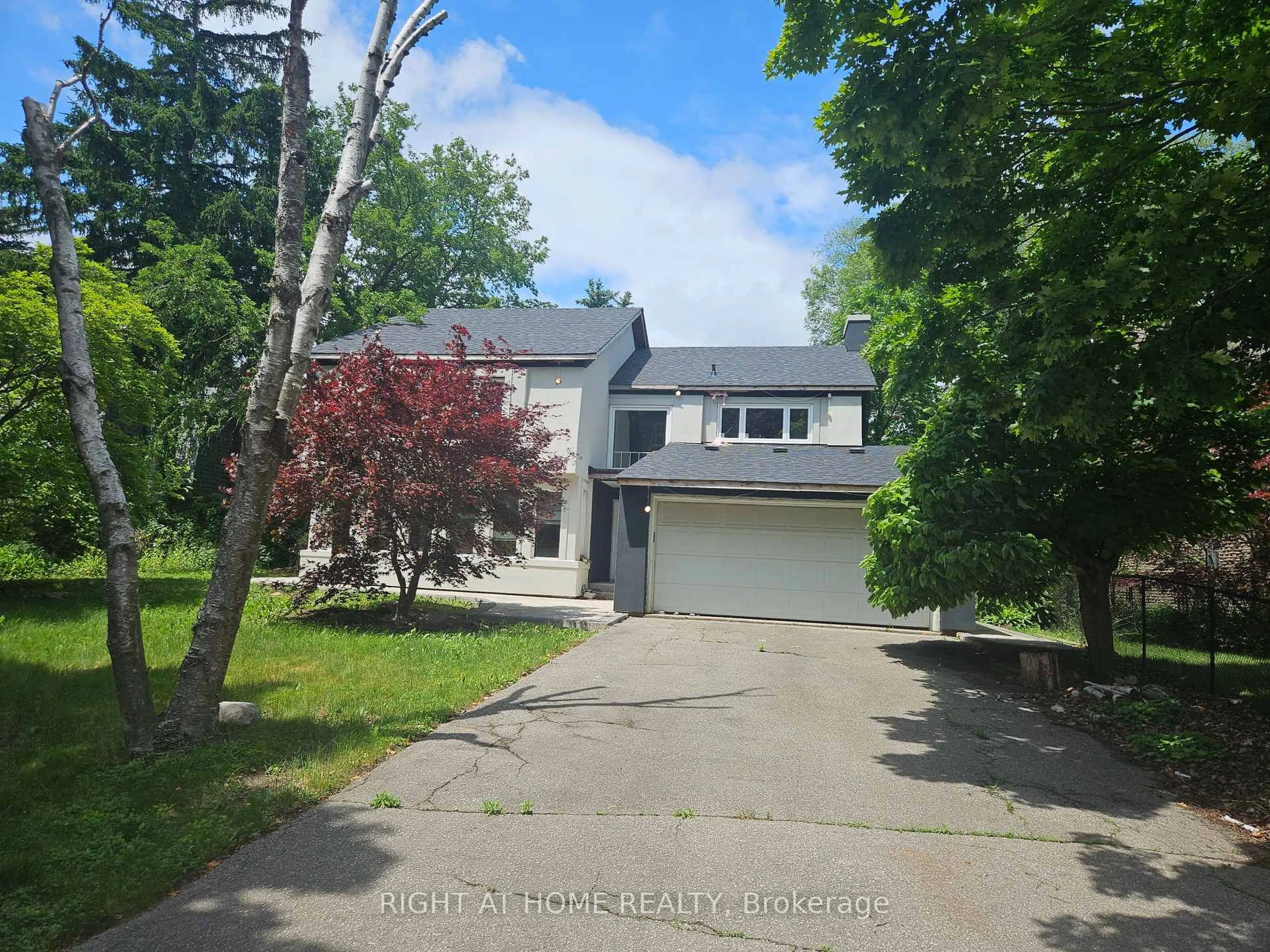 A pic from outside/outdoor area/front of a property/back of a property/a pic from drone, street for 1715 Medallion Crt, Mississauga Ontario L5J 4E9