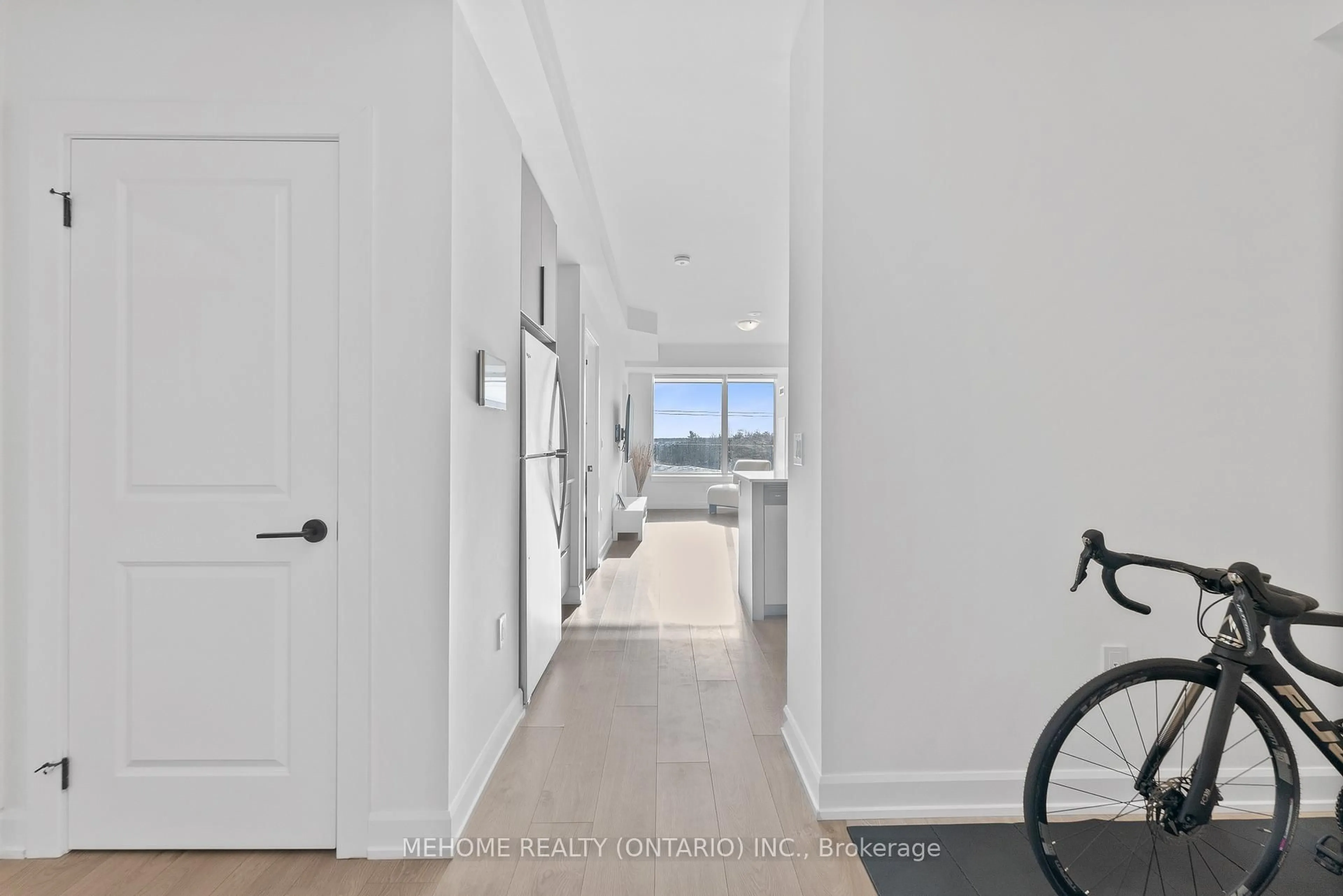 Indoor entryway for 3200 William Coltson Ave #419, Oakville Ontario L6H 7W6