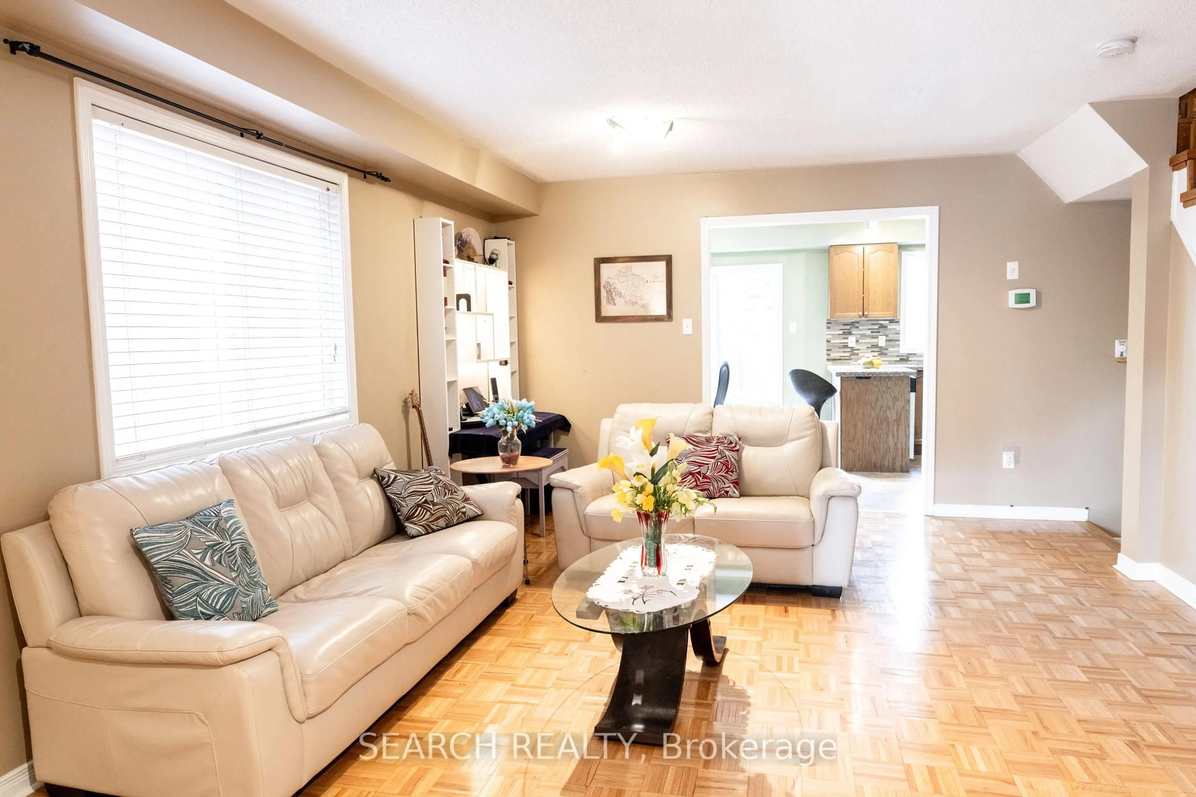 Living room with furniture, unknown for 5697 Volpe Ave, Mississauga Ontario L5V 3A5