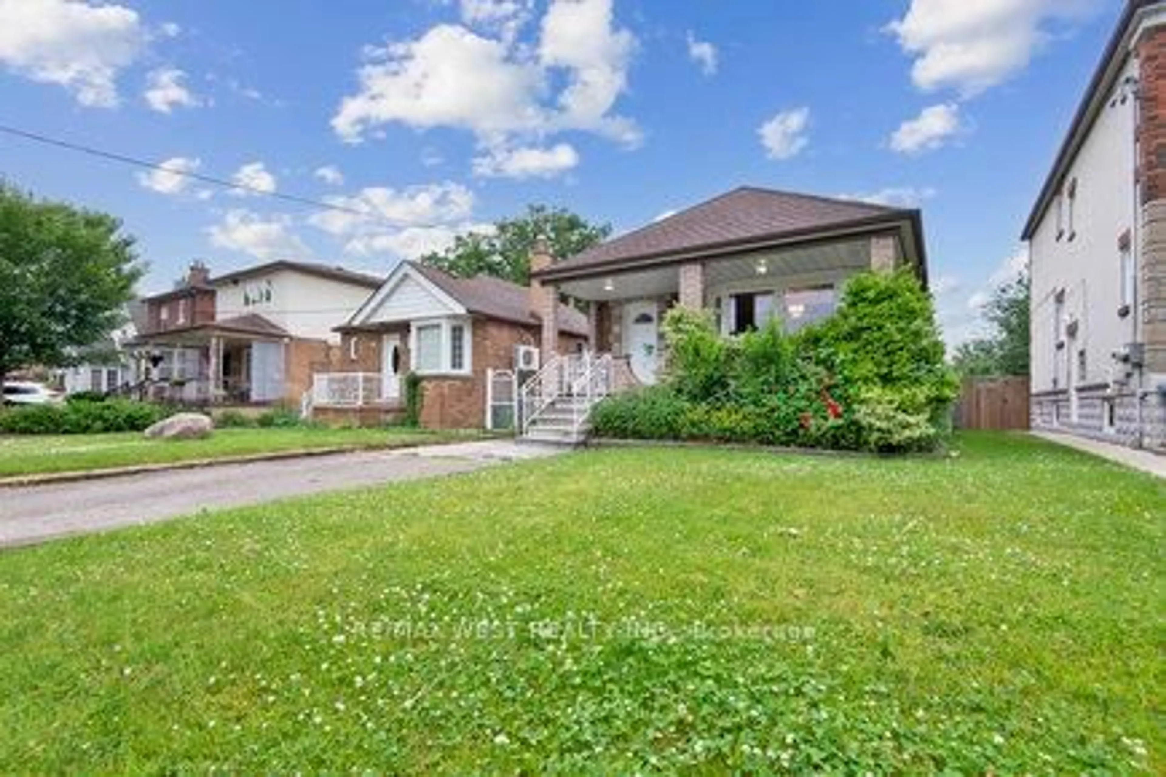 A pic from outside/outdoor area/front of a property/back of a property/a pic from drone, unknown for 30 Snider Ave, Toronto Ontario M6E 4R9