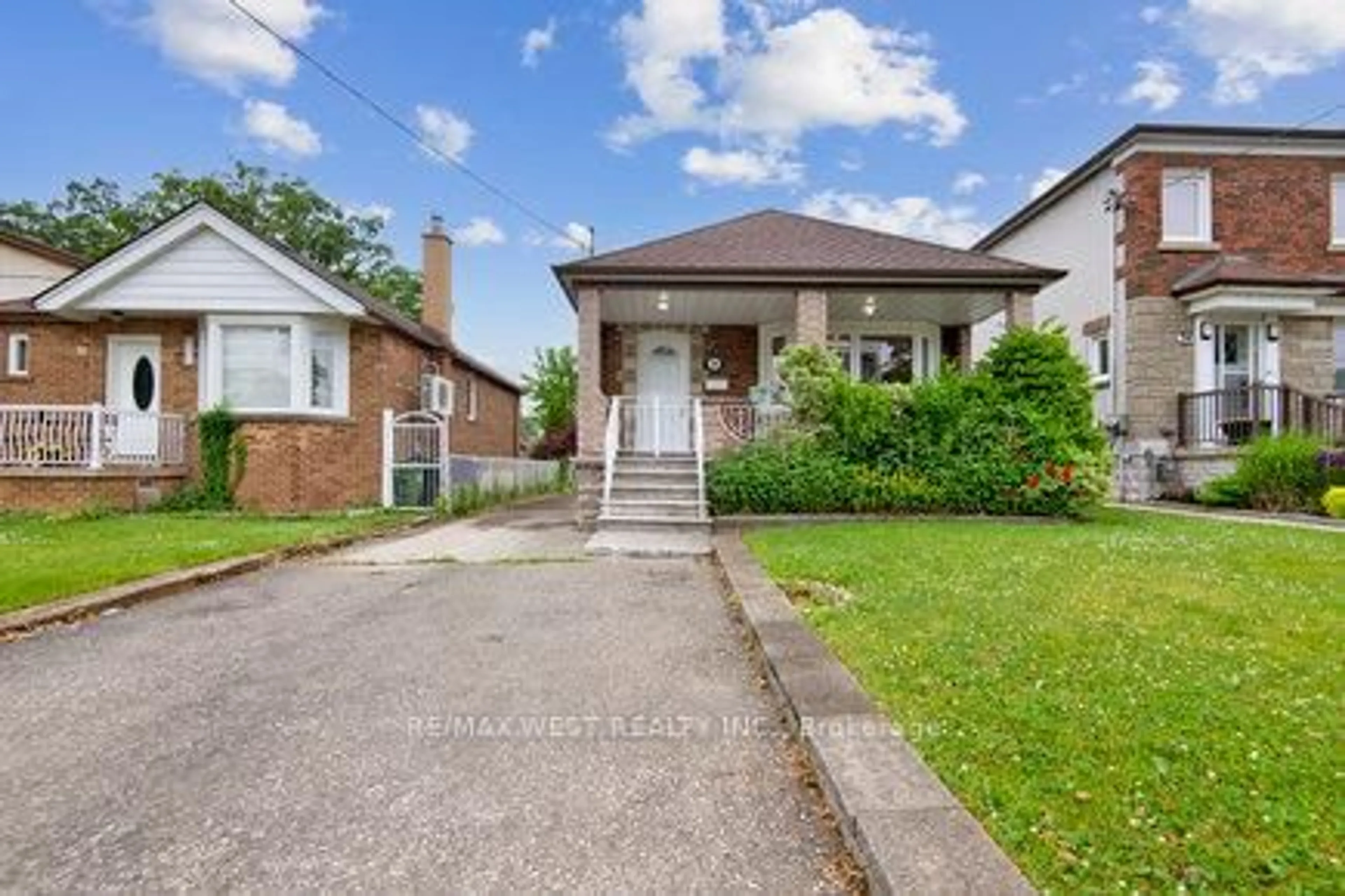 Unknown for 30 Snider Ave, Toronto Ontario M6E 4R9