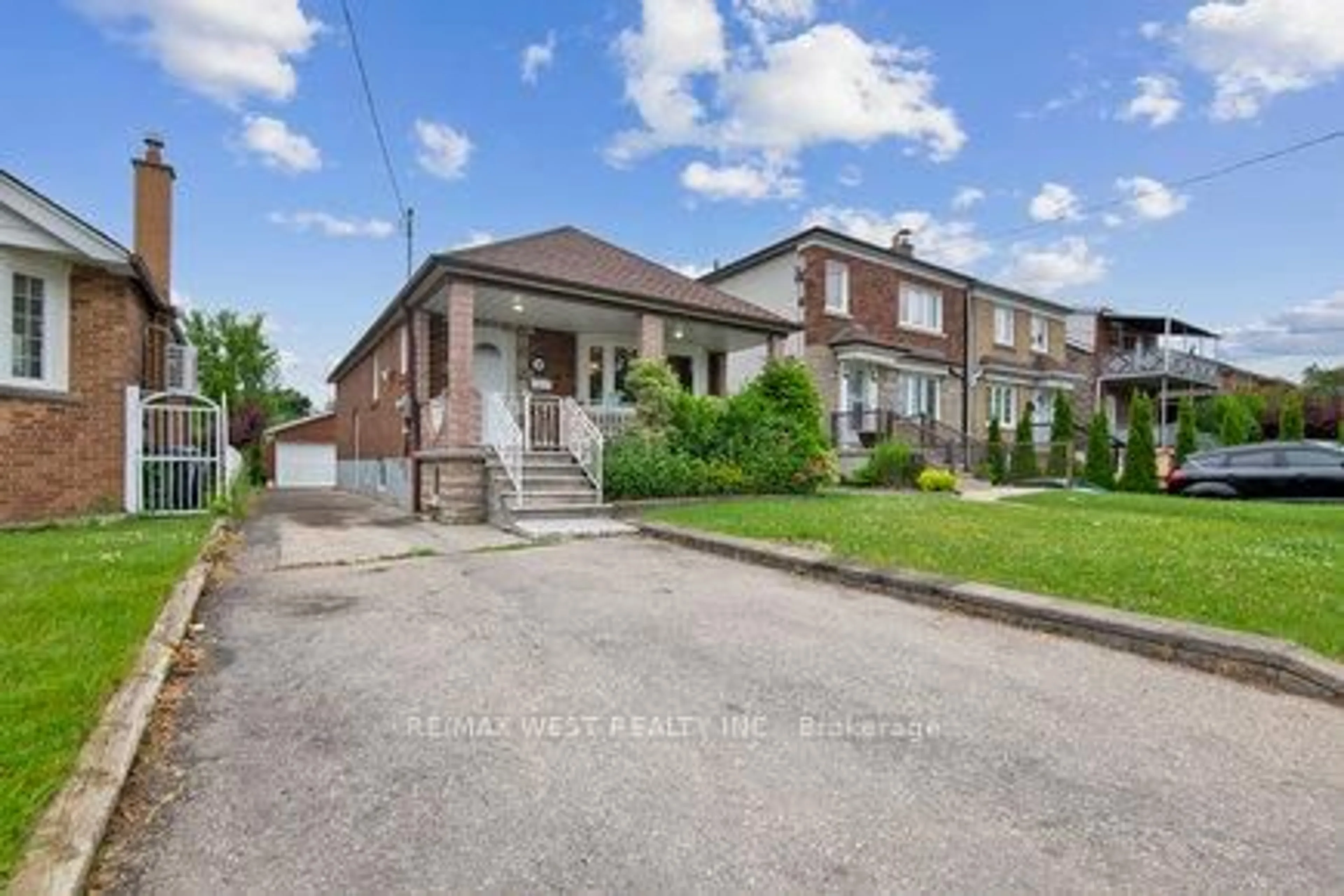 Unknown for 30 Snider Ave, Toronto Ontario M6E 4R9