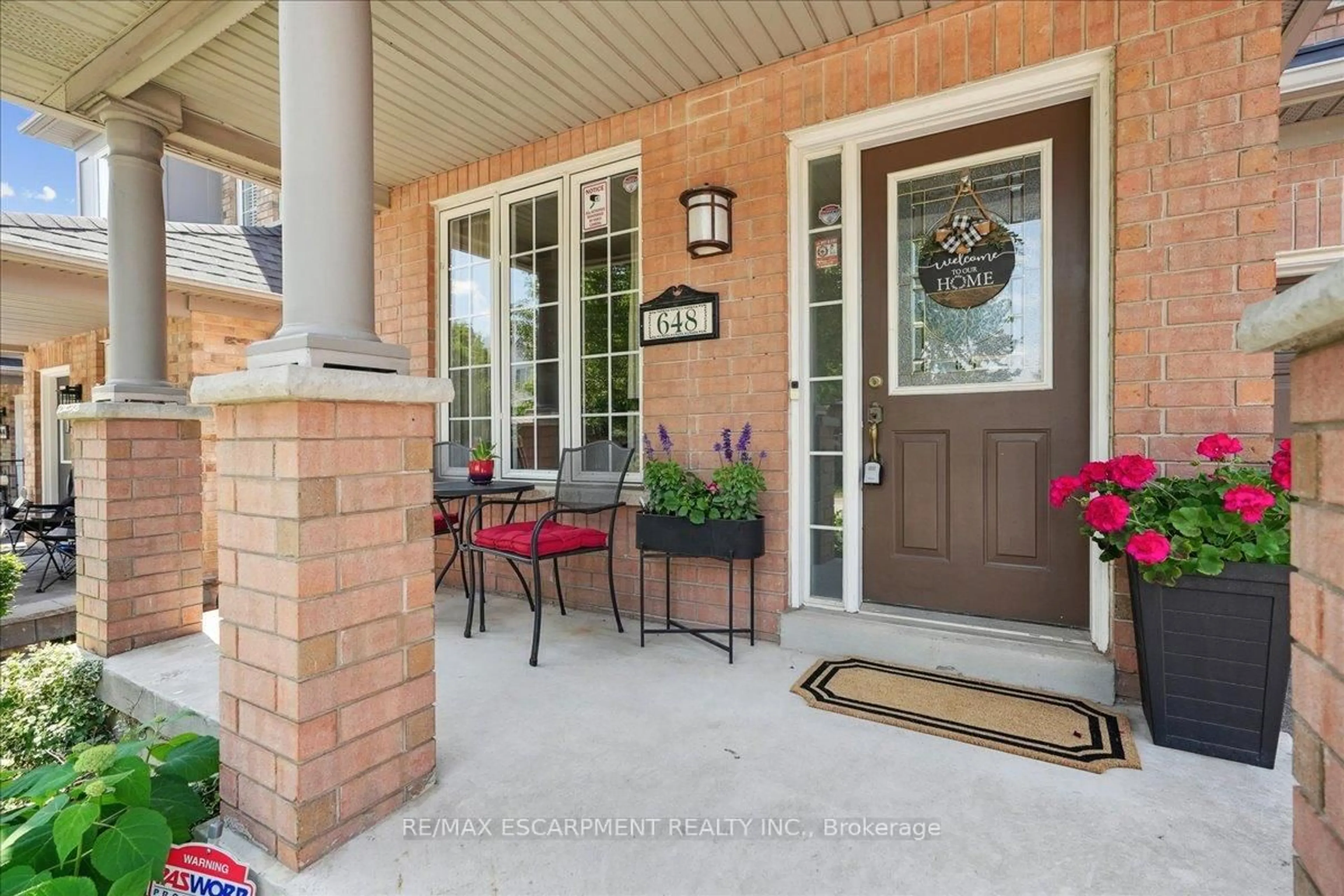 Indoor entryway for 648 Julia Ave, Burlington Ontario L7L 6X3