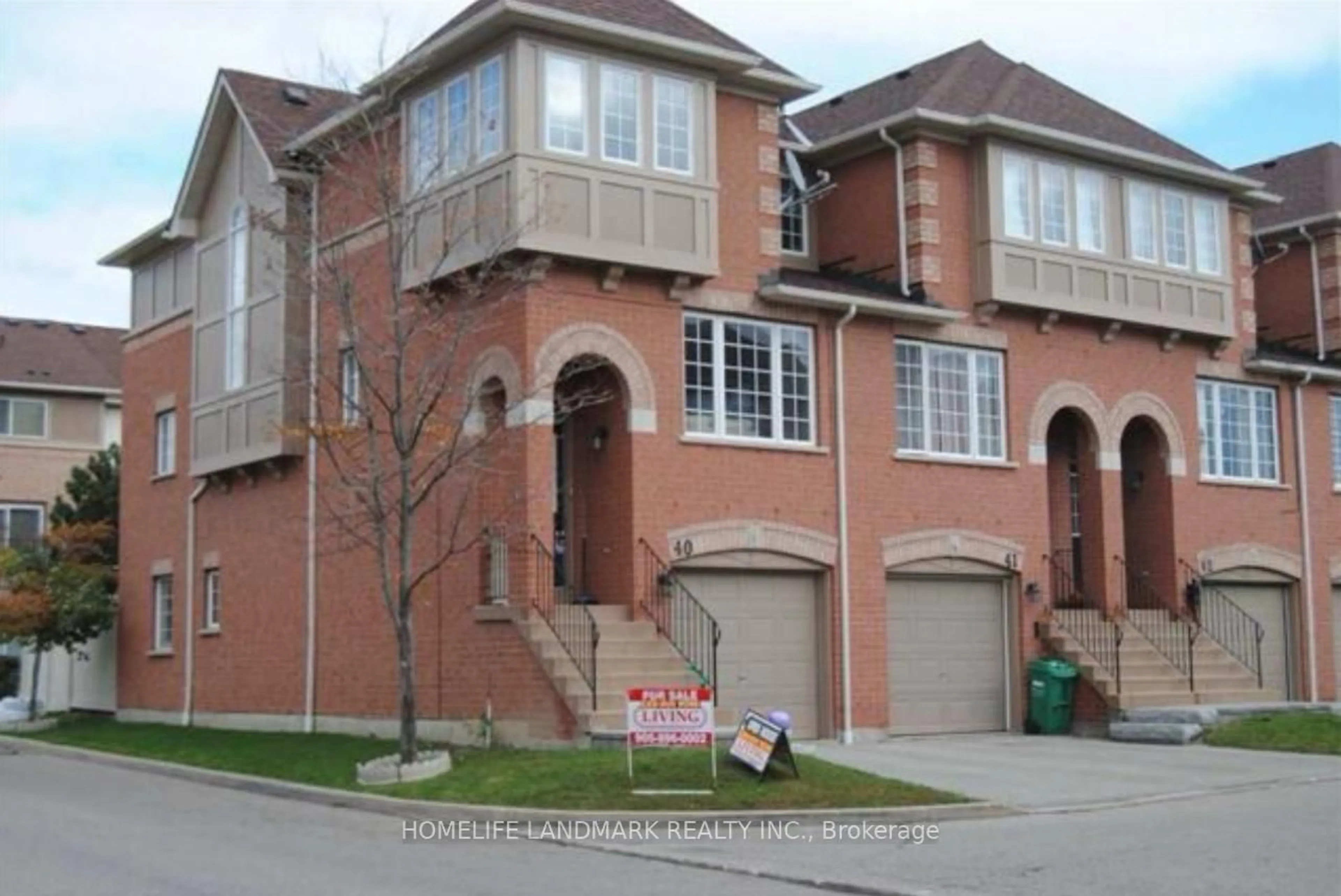 Home with brick exterior material, street for 3020 Cedarglen Gate #40, Mississauga Ontario L5C 4S7