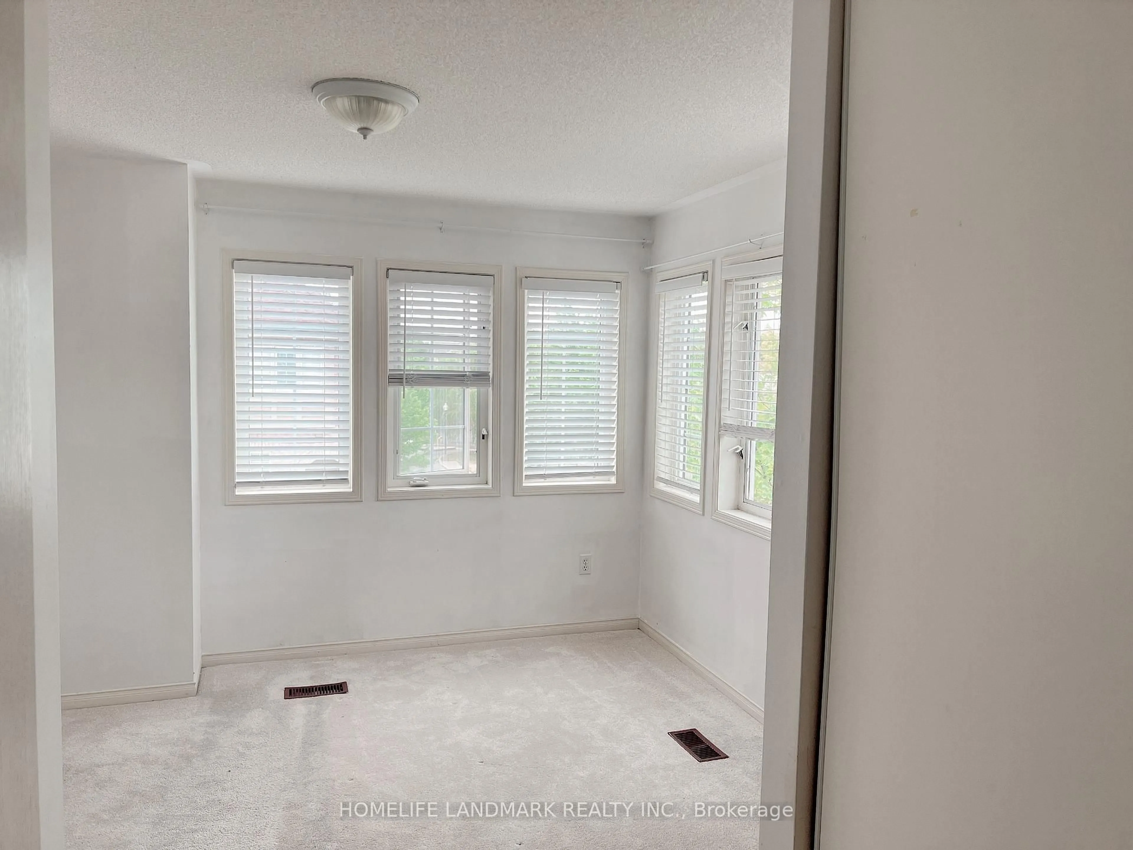 A pic of a room for 3020 Cedarglen Gate #40, Mississauga Ontario L5C 4S7